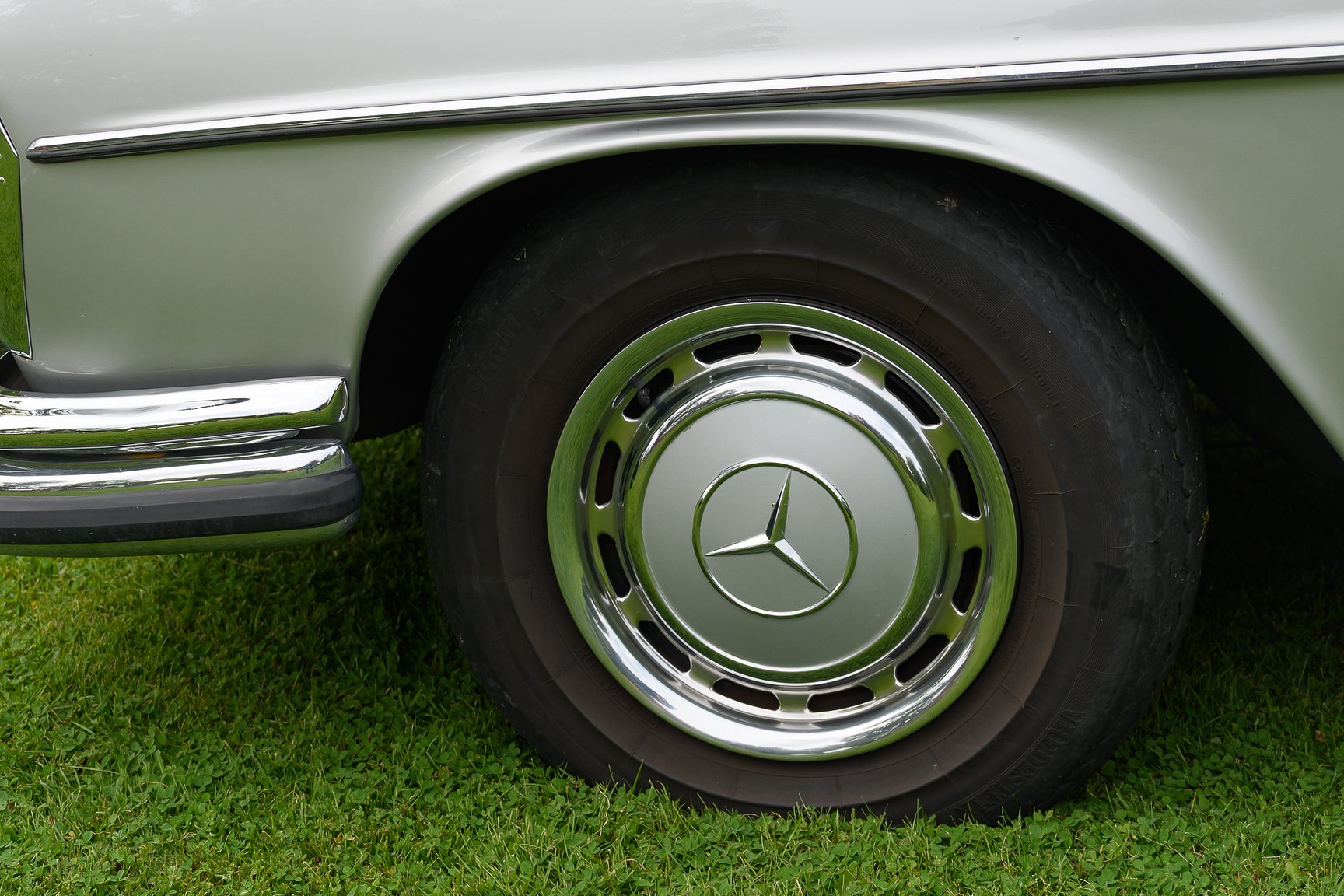 Exterior image of 1969 Mercedes-Benz 300 SEL