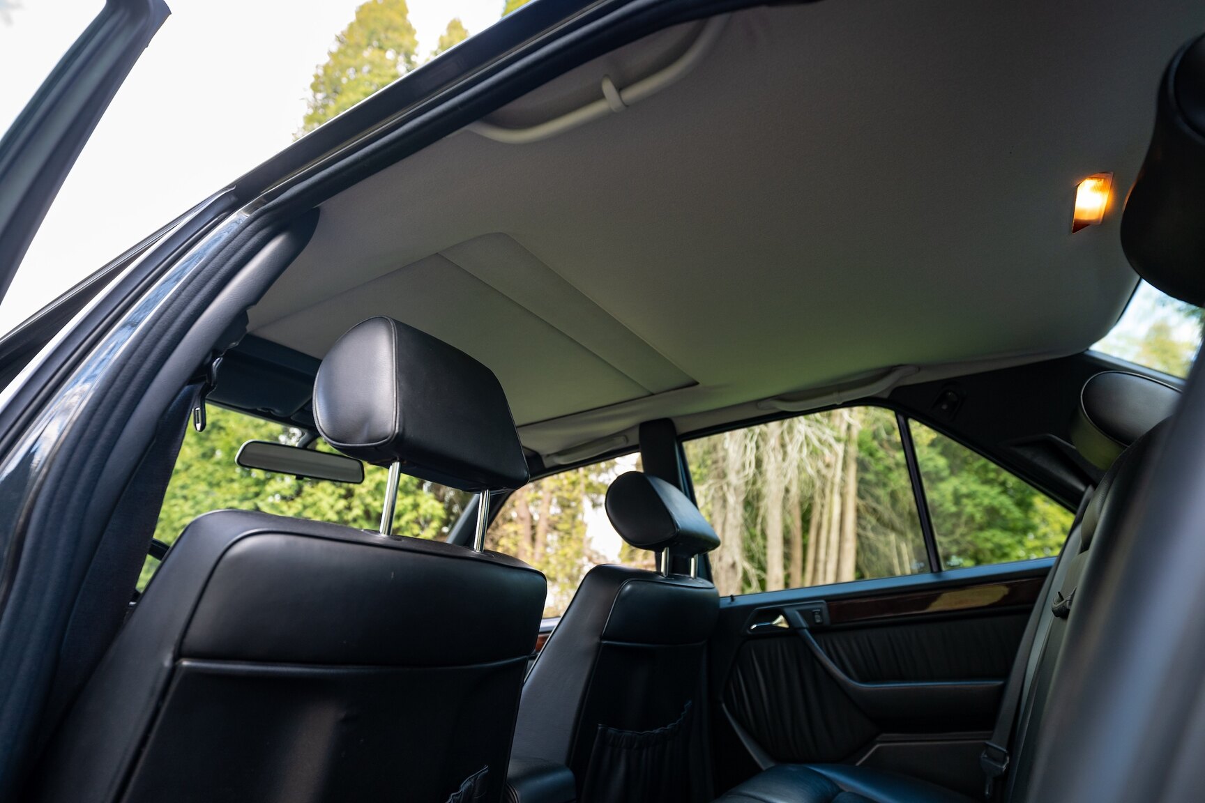 Interior image of 1993 Mercedes-Benz 400 E