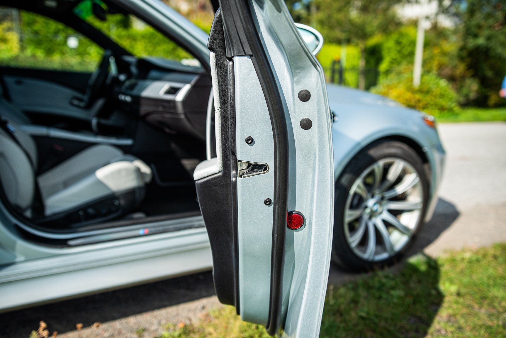 Interior image of 2006 BMW E60 M5