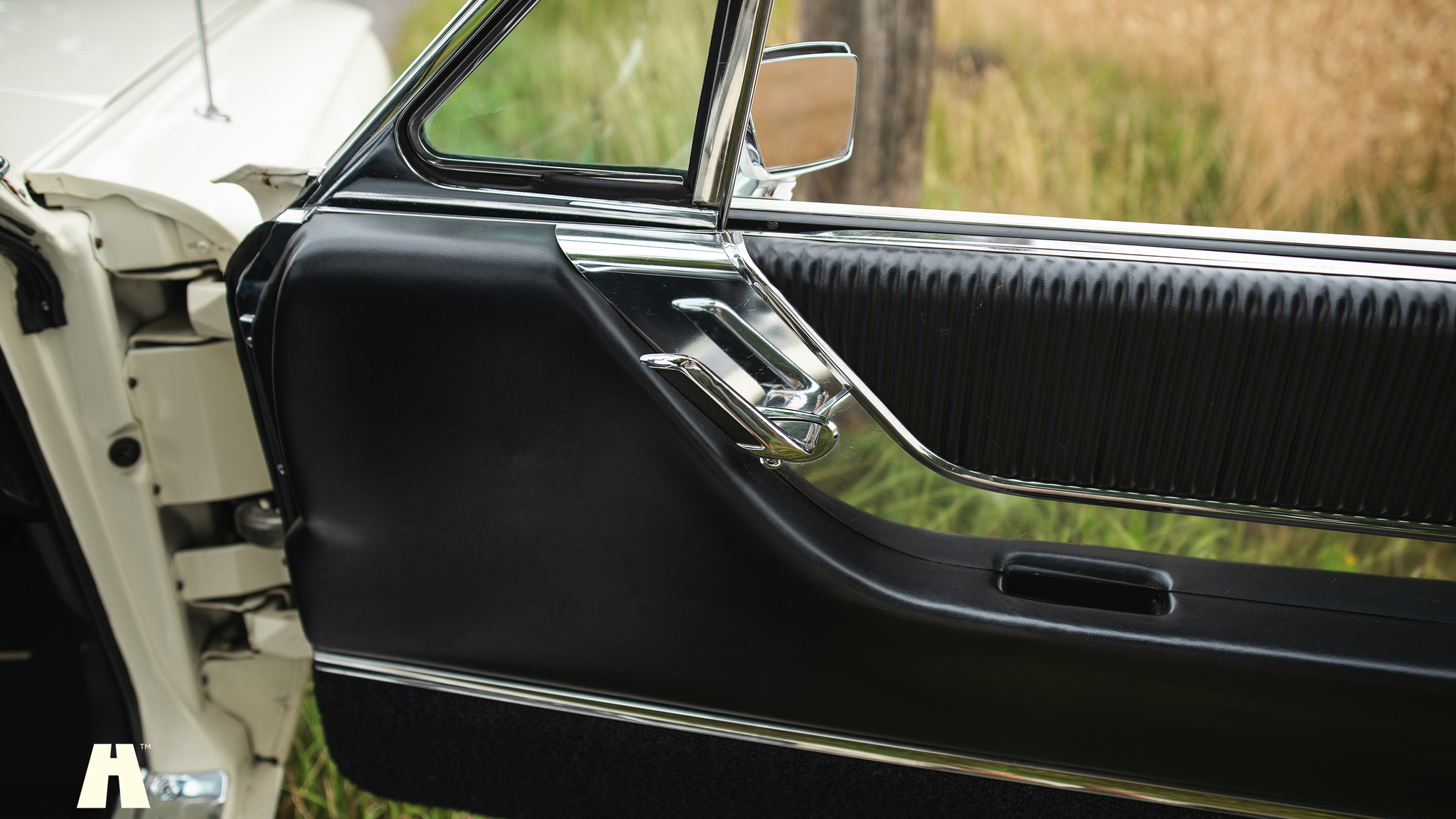 Interior image of 1965 Ford Thunderbird (13)