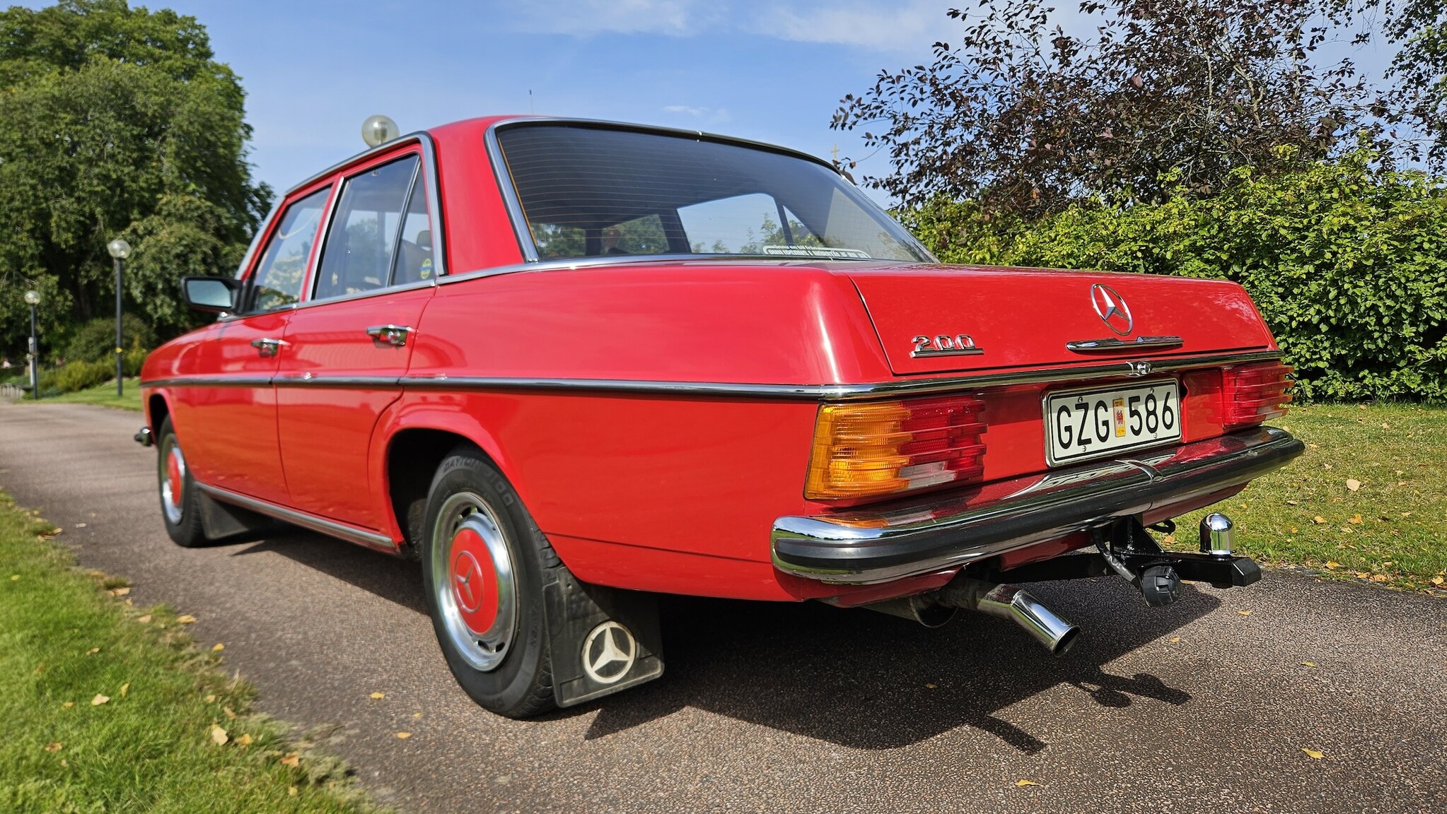 Exteriörbild på 1975 Mercedes-Benz 200