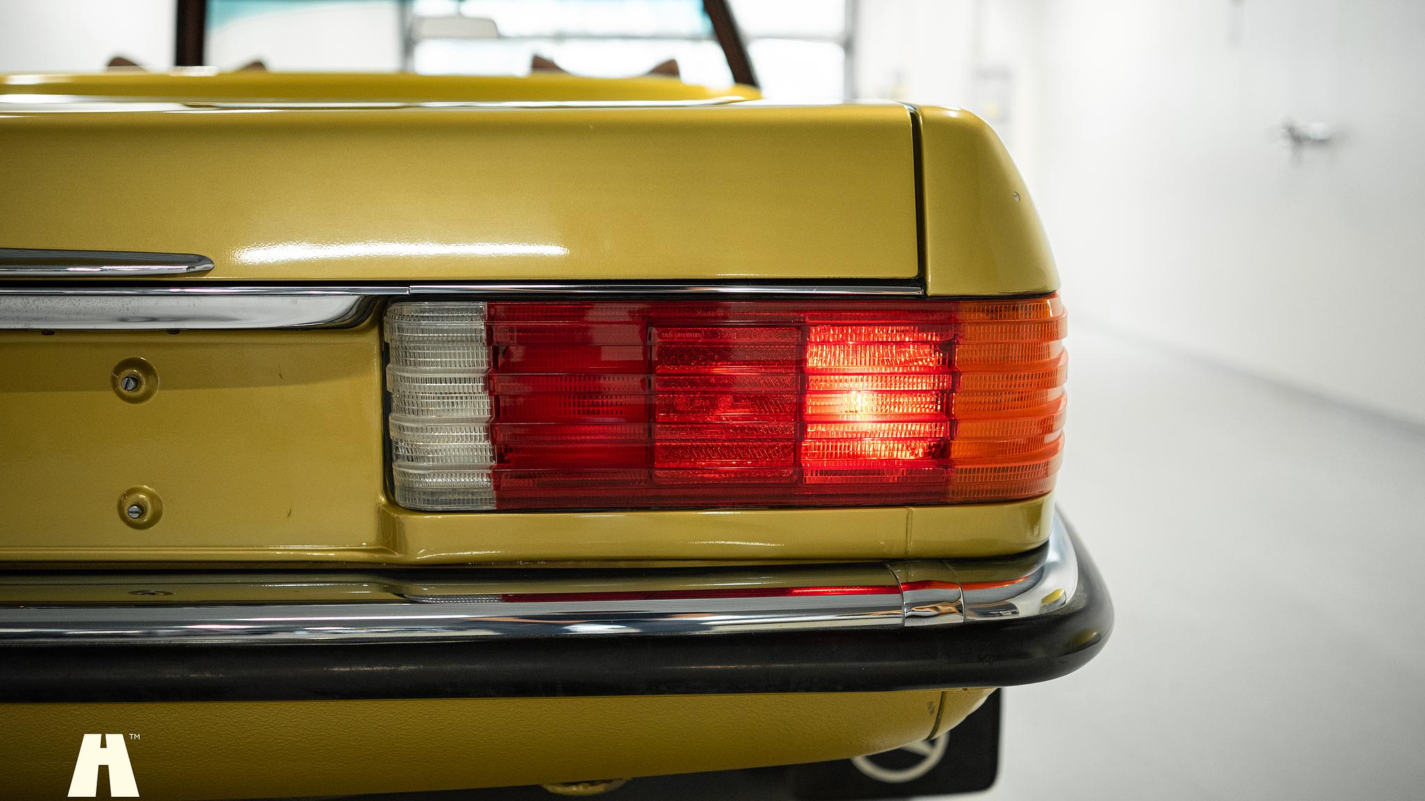 Exteriörbild på 1975 Mercedes SL 350