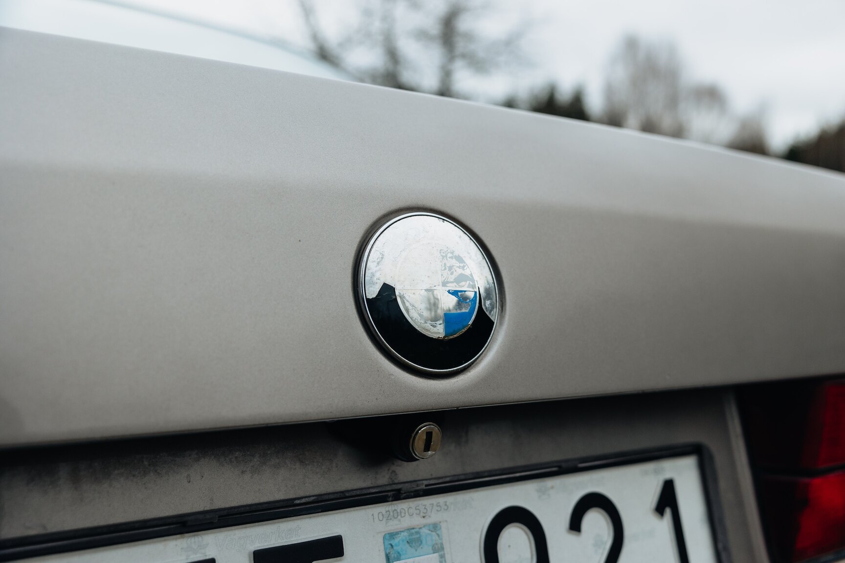 Exterior image of 1990 BMW 750iL (31)