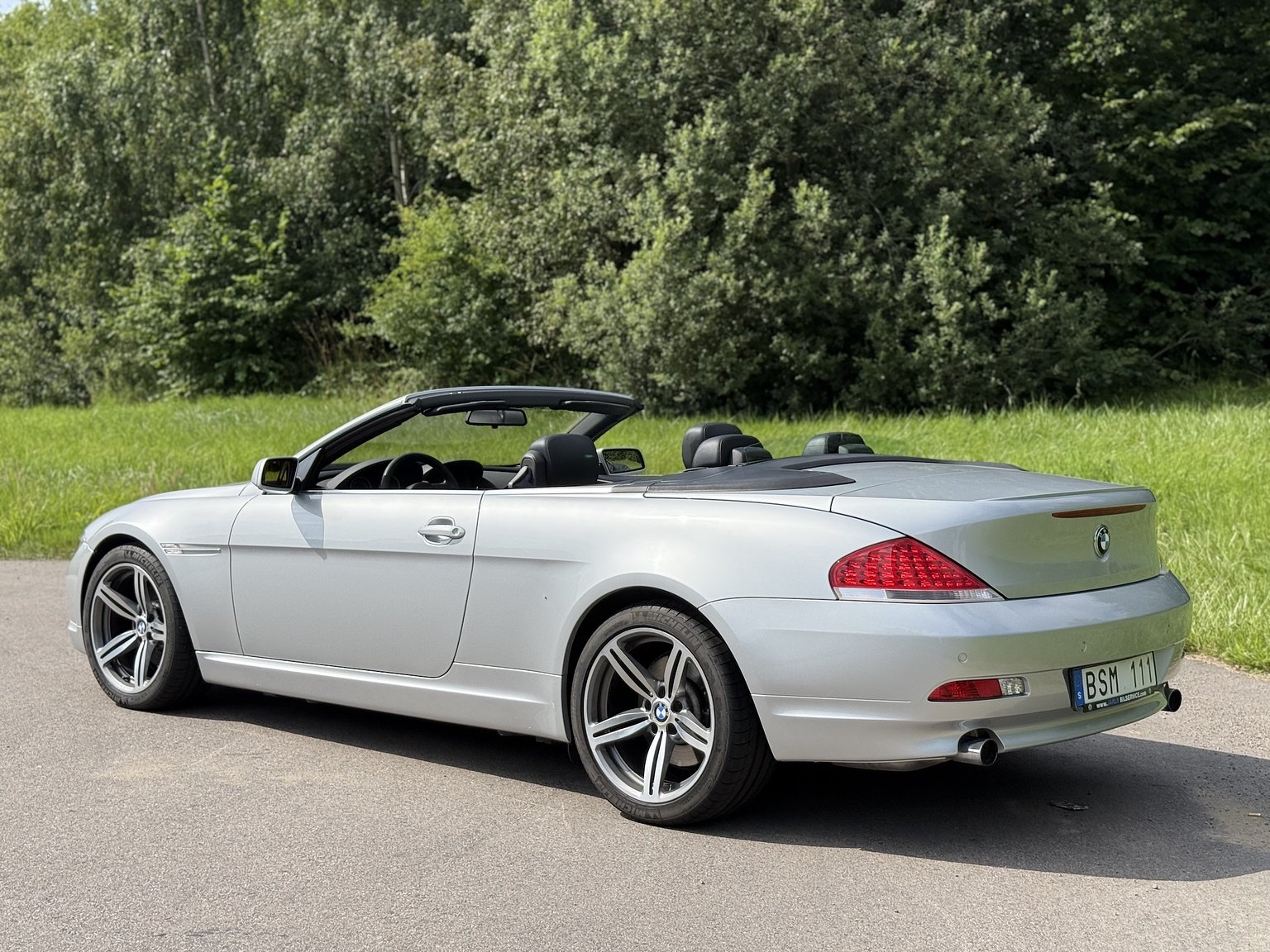 Exterior image of 2004 BMW 645Ci Convertible