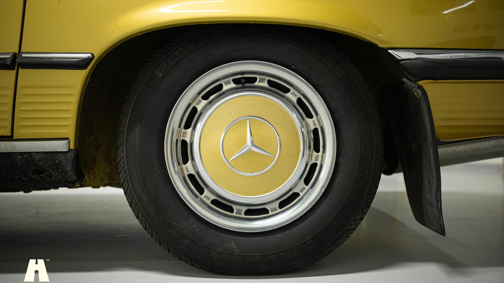 Exteriörbild på 1975 Mercedes SL 350