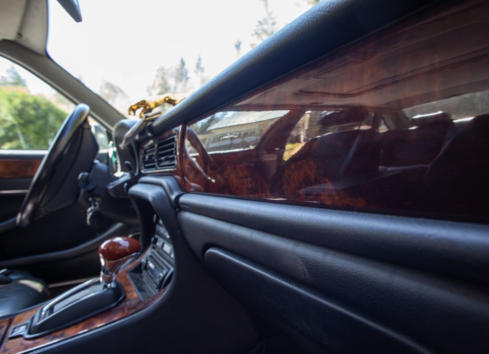 Interior image of 1997 Jaguar XJ6 3.2