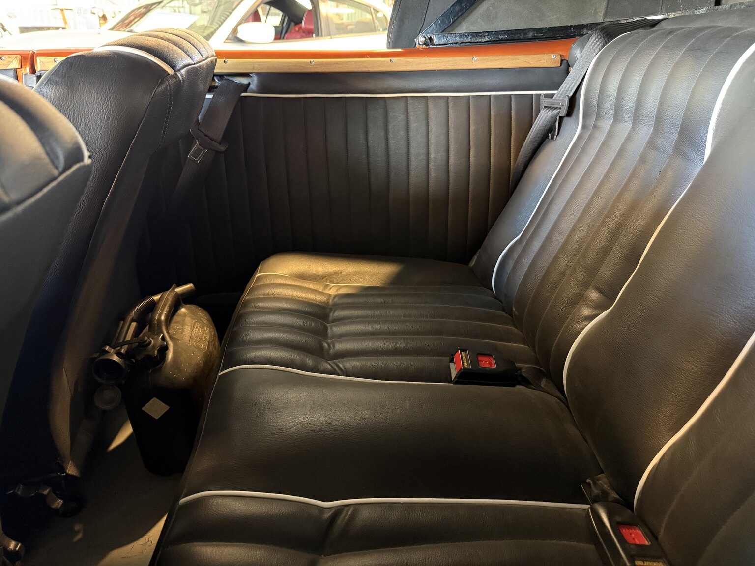 Innenraumfoto von 2012 Hot Rod T