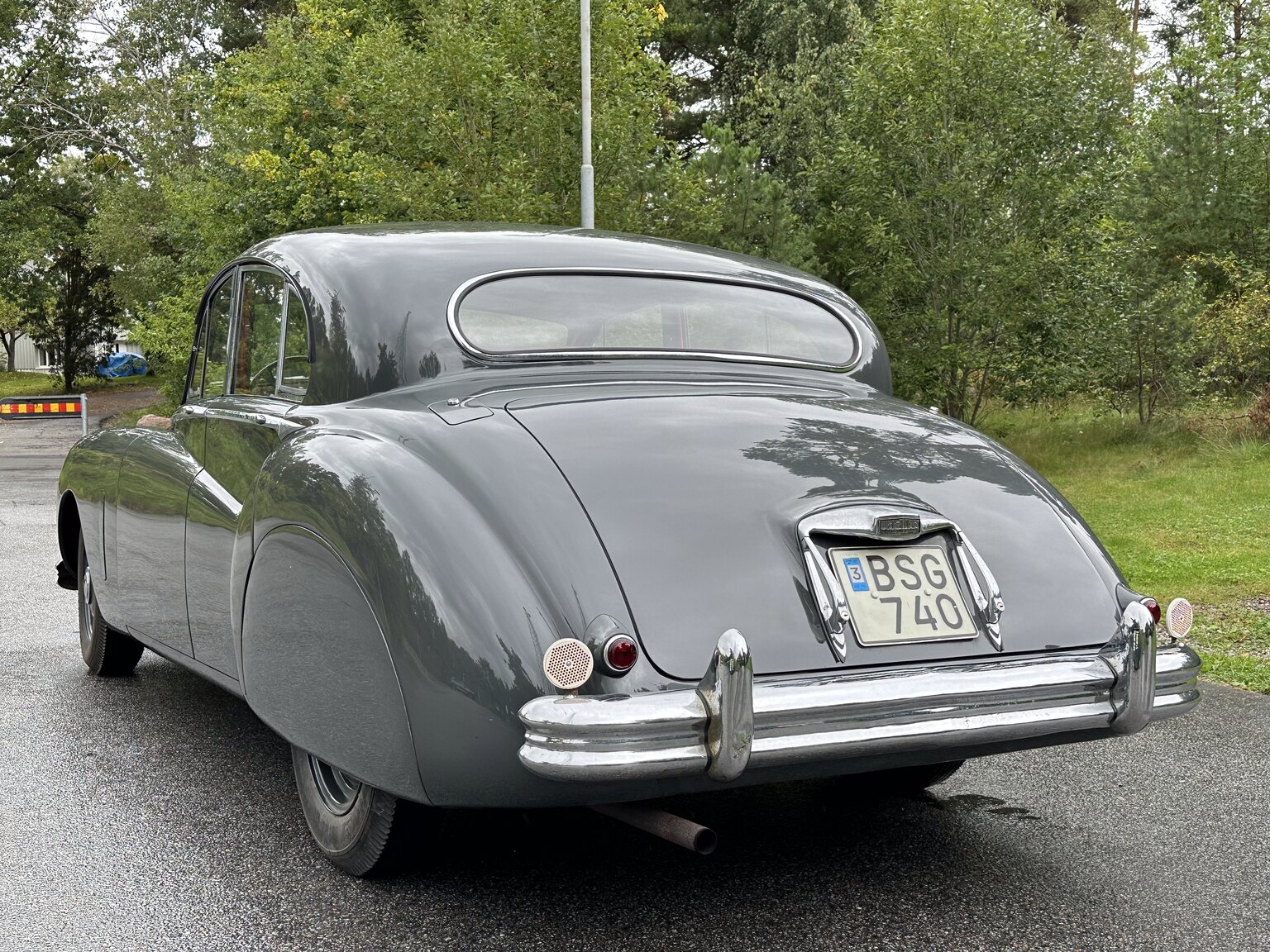 Exterior image of 1954 Jaguar Mark VII Saloon
