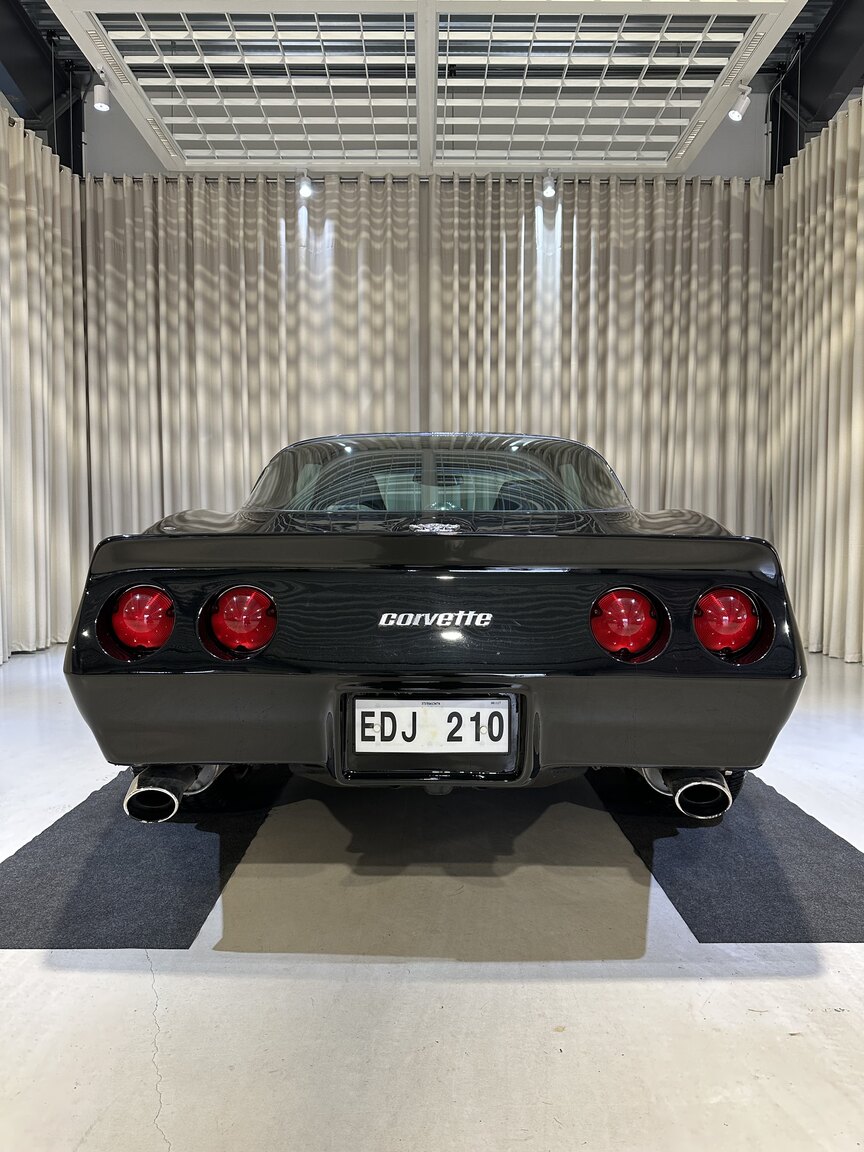 Exterior image of 1975 Chevrolet Corvette Stingray 