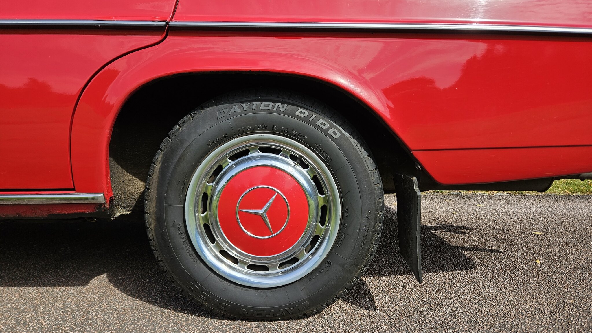 Aussenfoto 1975 Mercedes-Benz 200