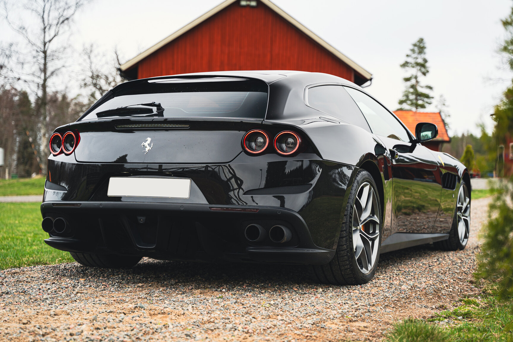 Exteriörbild på 2018 Ferrari GTC4 Lusso T (4)