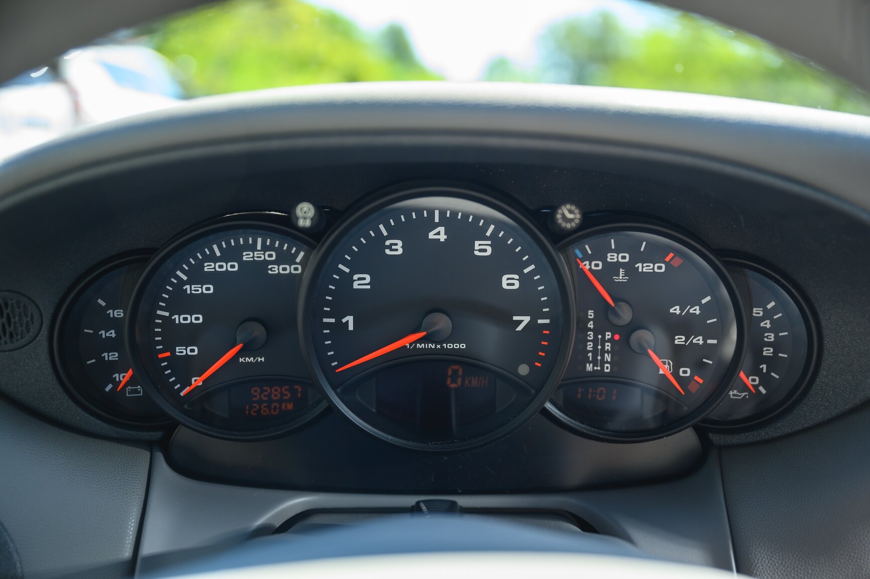 Innenraumfoto von 1998 Porsche 911 Carrera Tiptronic (4)