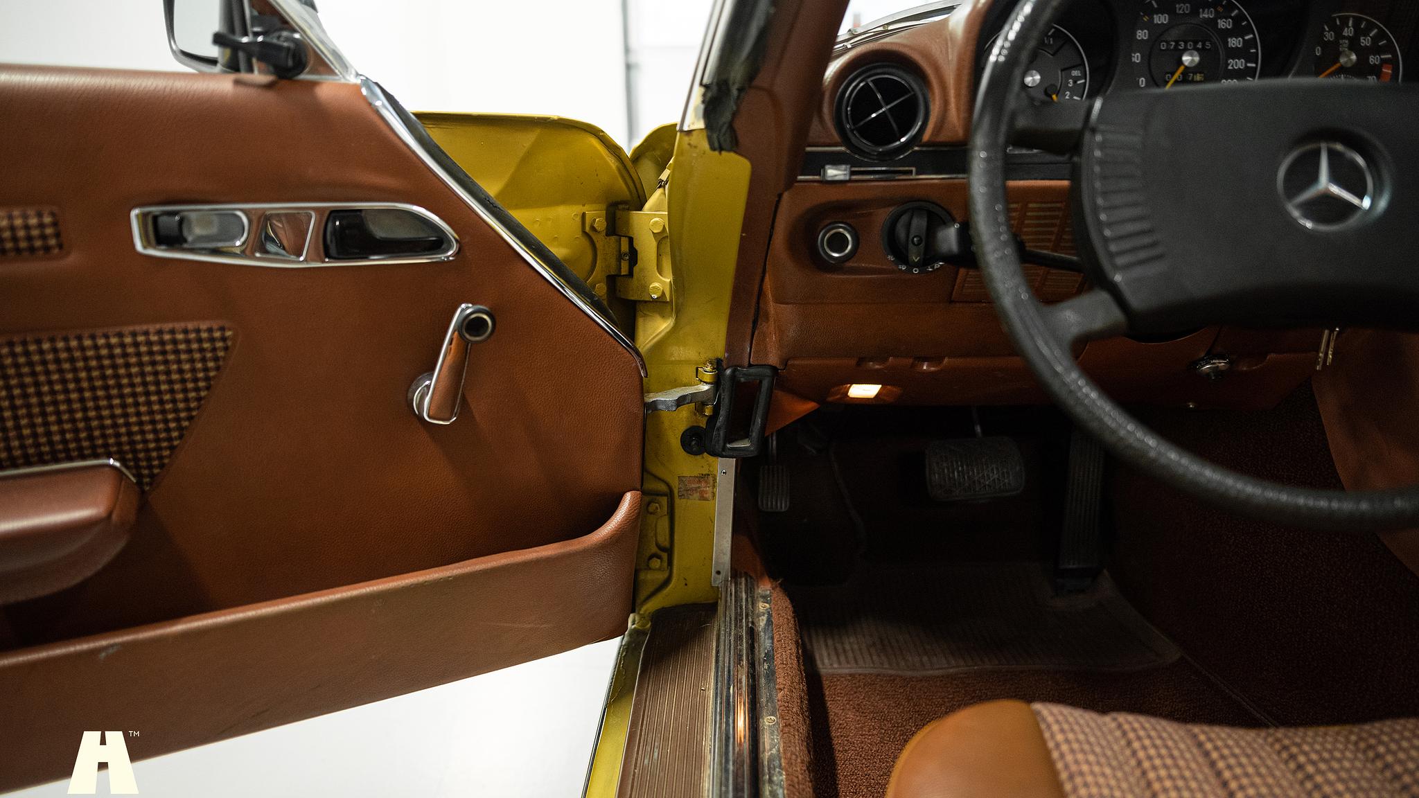 Interior image of 1975 Mercedes SL 350