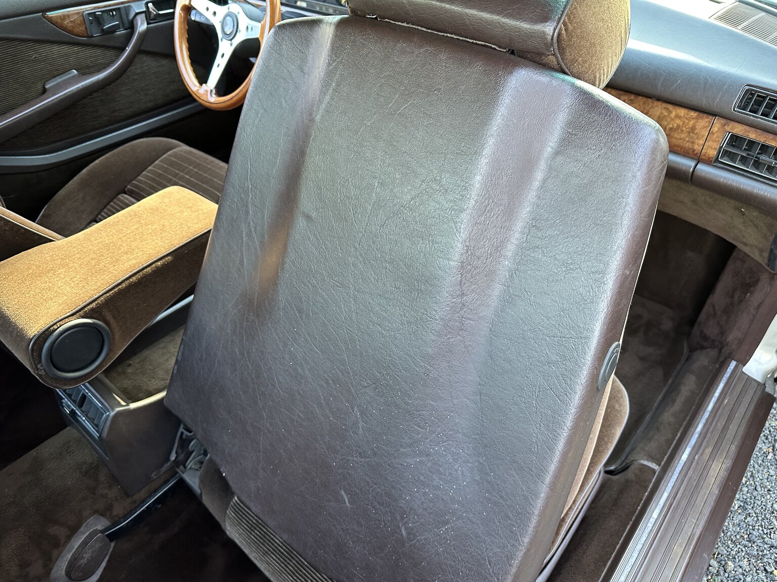 Innenraumfoto von 1986 Mercedes-Benz 500 SEC (37)