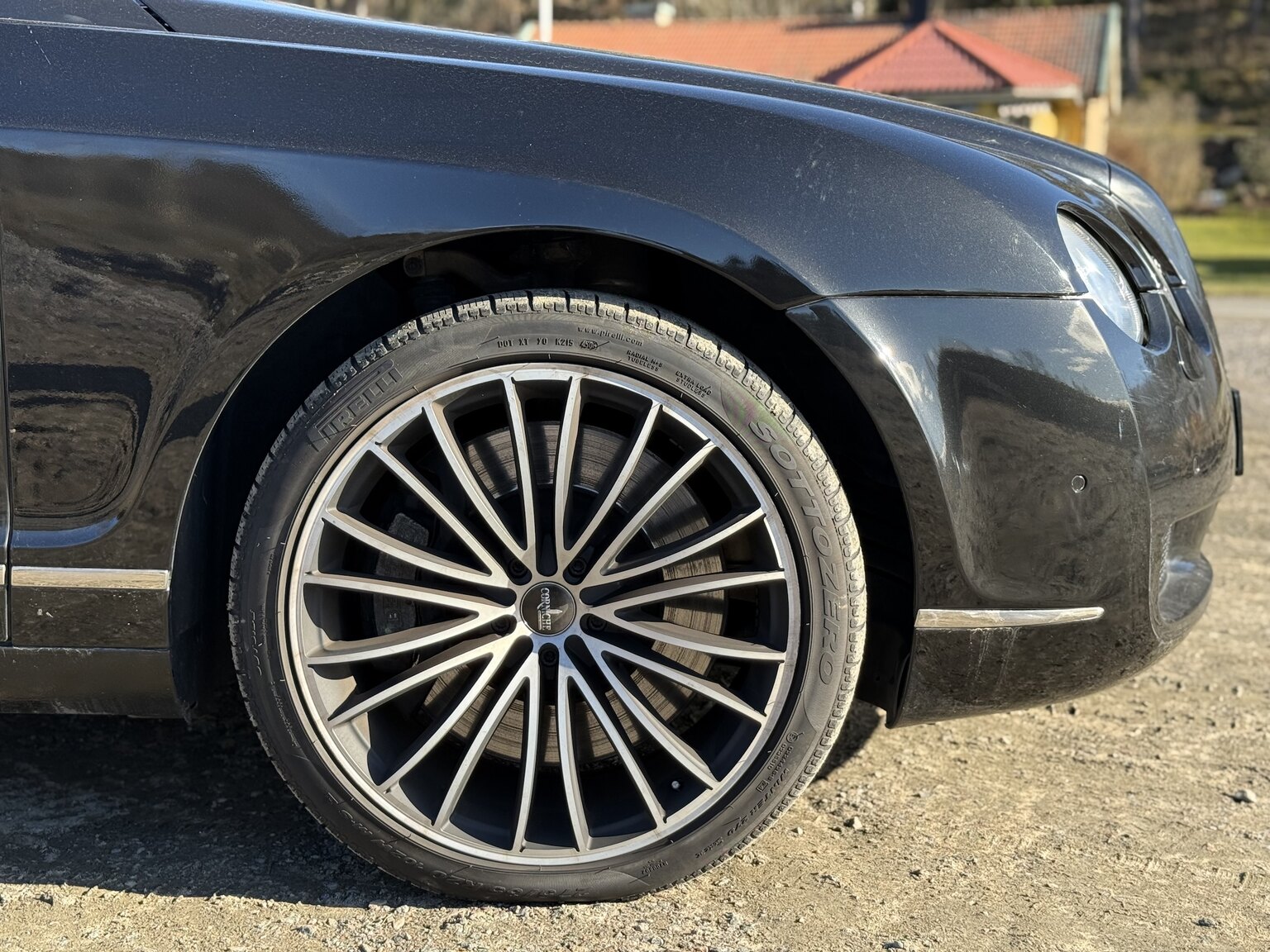 Exteriörbild på 2005 Bentley Flying Spur