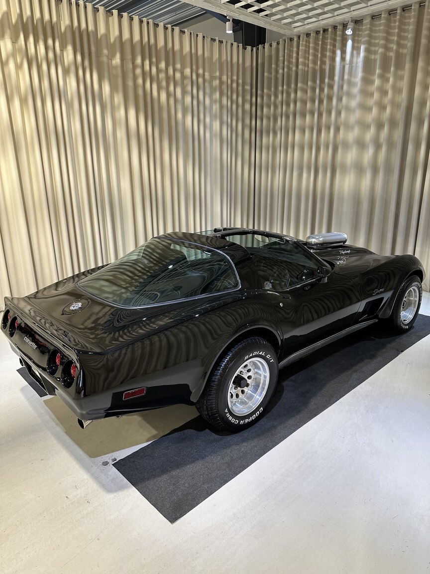 Exterior image of 1975 Chevrolet Corvette Stingray 