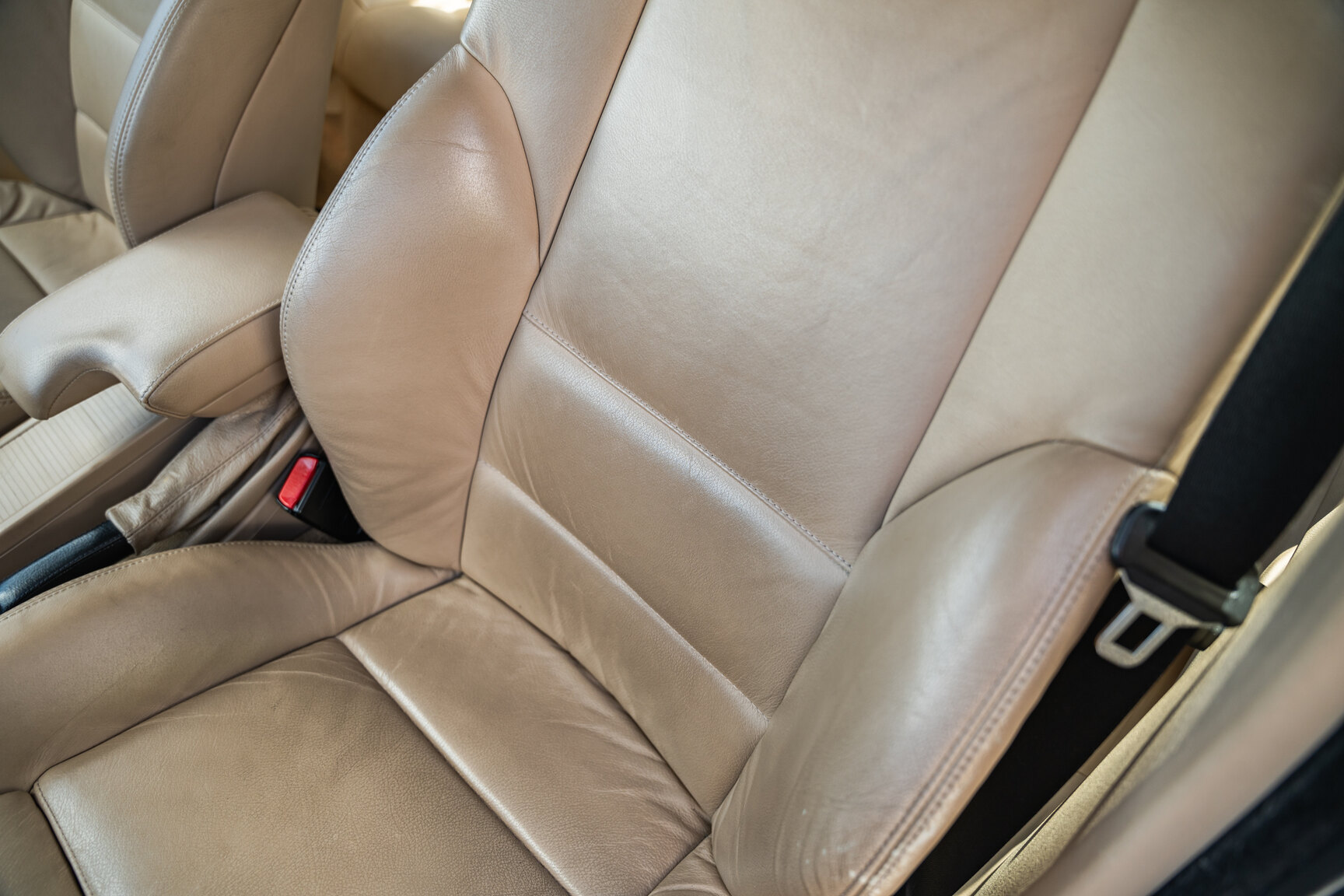 Interior image of 2003 BMW 320i Touring
