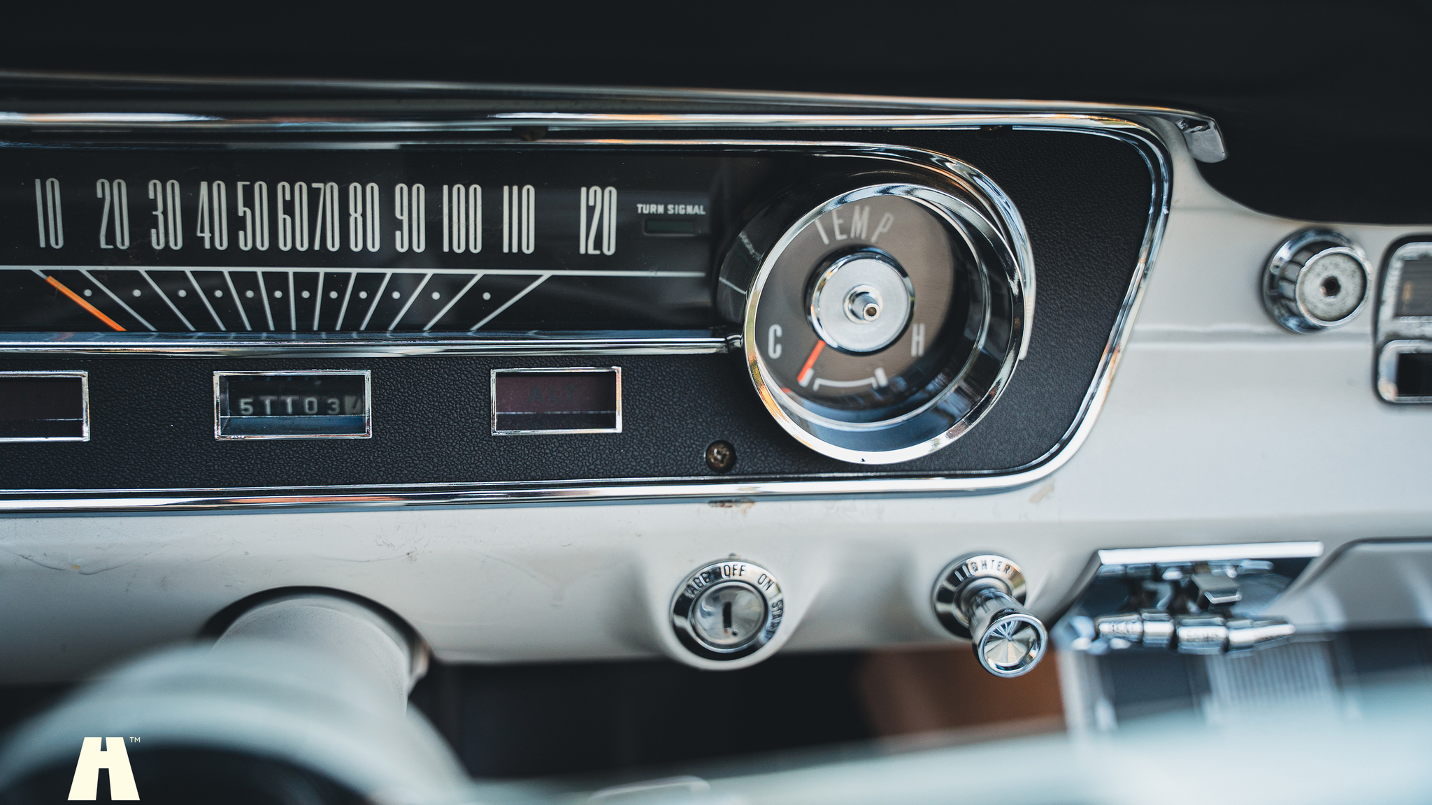 Interior image of 1965 Ford Mustang Cabriolet (35)