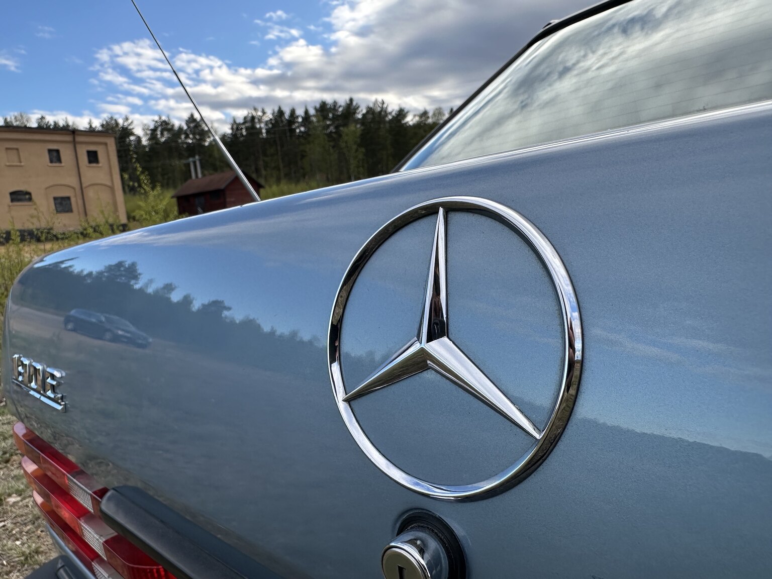 Exterior image of 1988 Mercedes-Benz 190 E