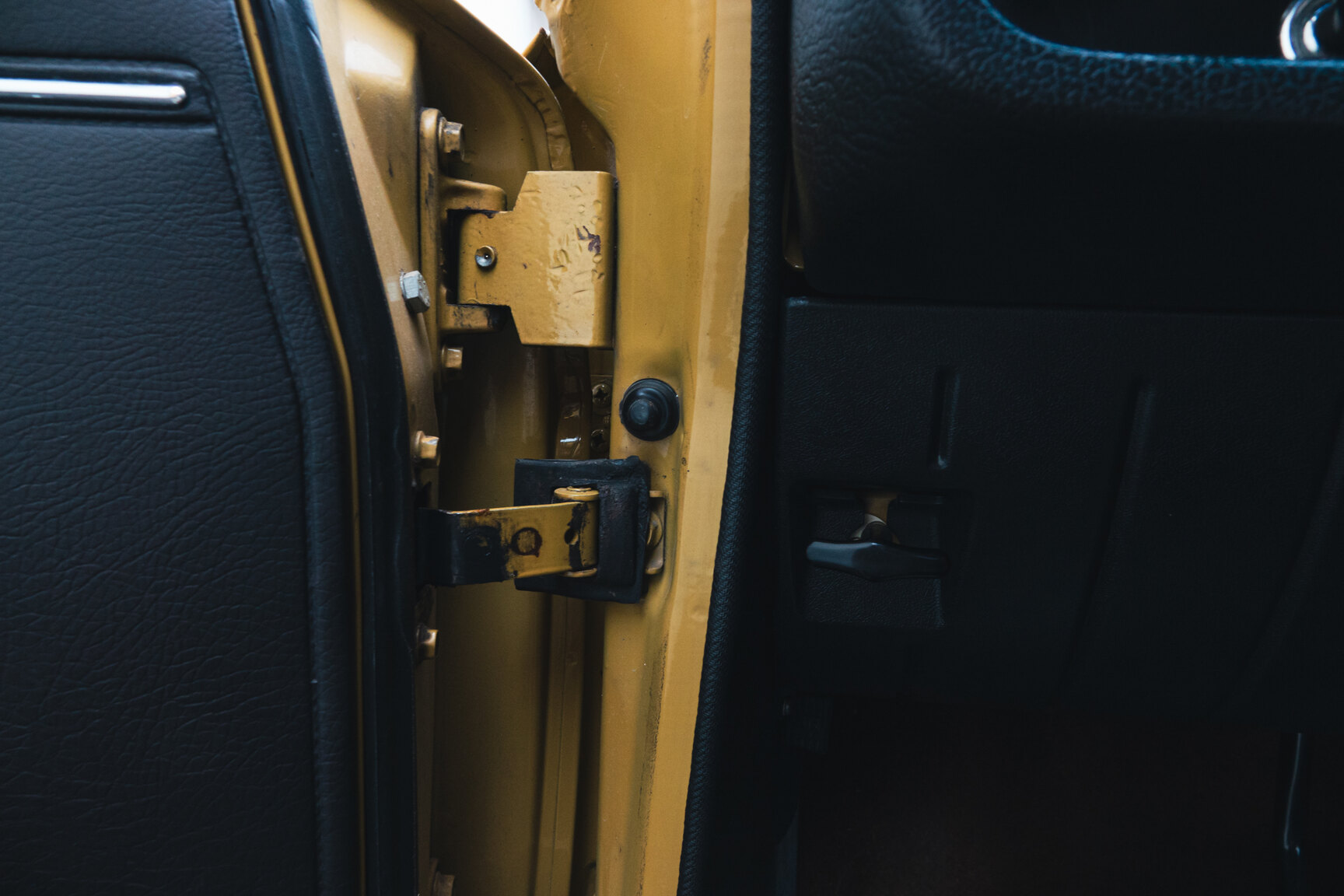 Interiörbild 1971 Volvo 144 2.0 Automat