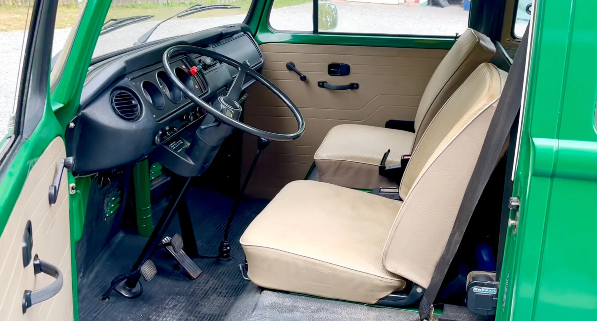 Innenraumfoto von 1974 Volkswagen Transporter T2 (7)