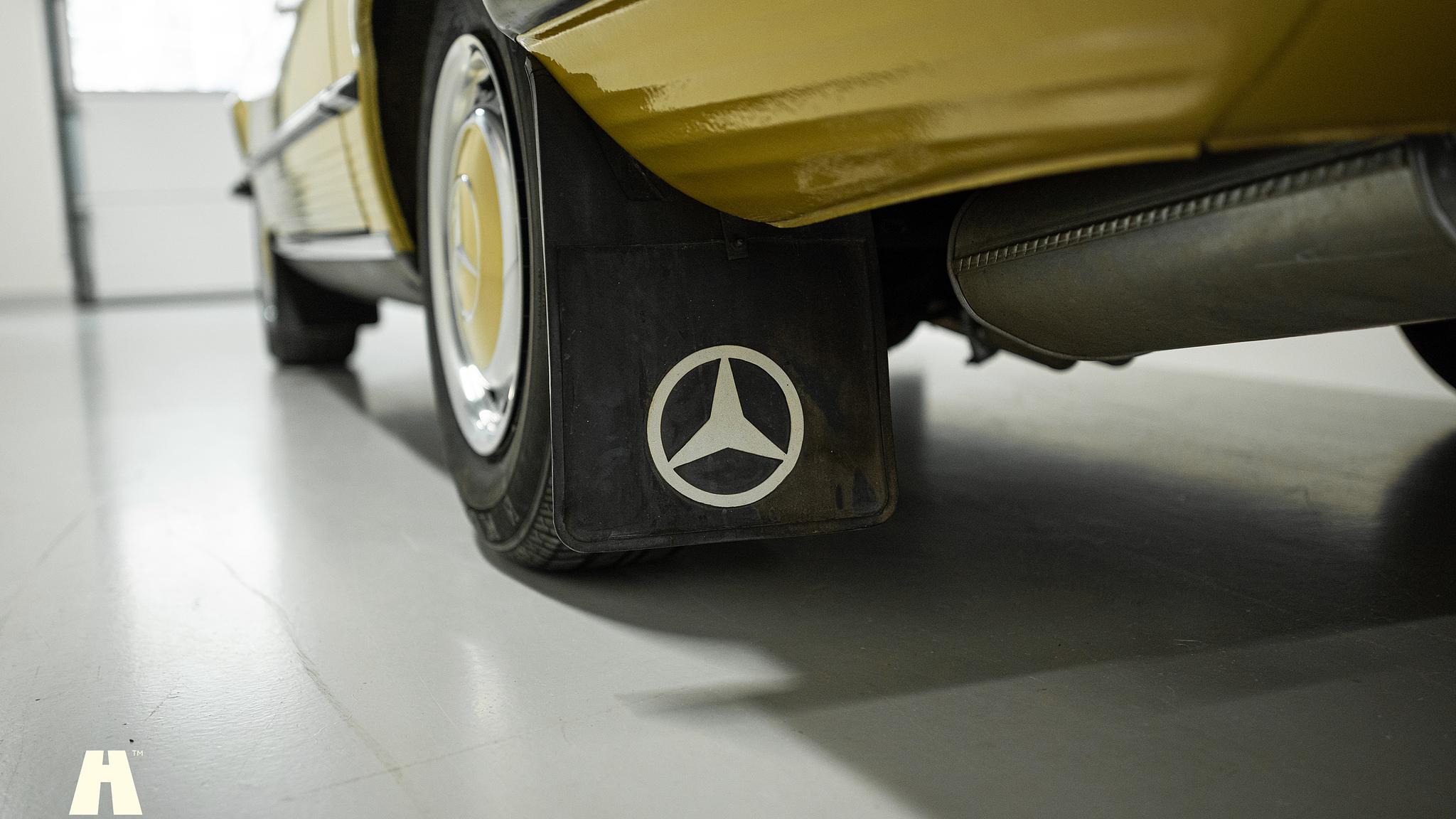 Aussenfoto 1975 Mercedes SL 350