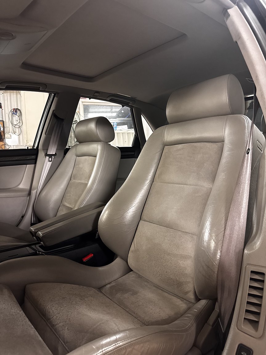 Interiörbild 1999 Audi S8 4.2 Quattro
