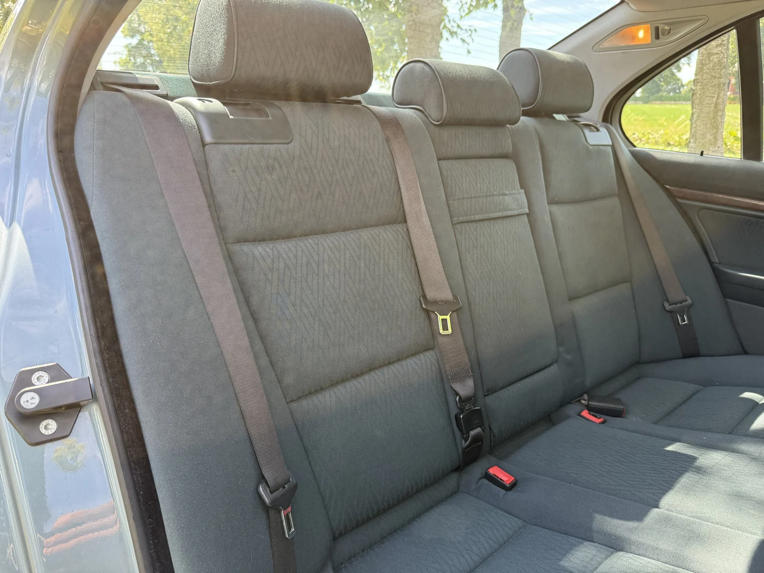 Innenraumfoto von 2003 BMW 525d Sedan (80)