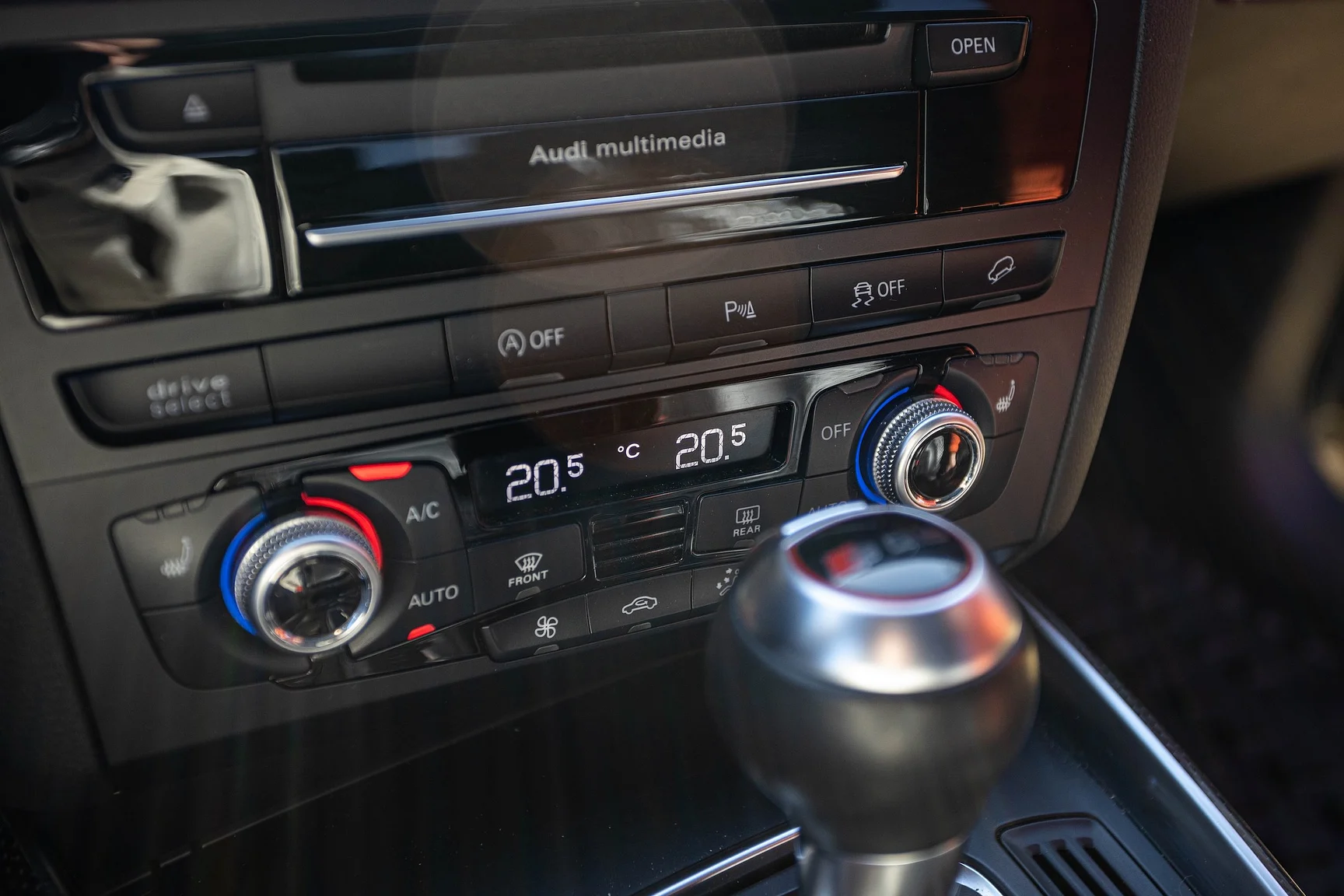 Interior image of 2017 Audi SQ 5 Plus TDI (20)