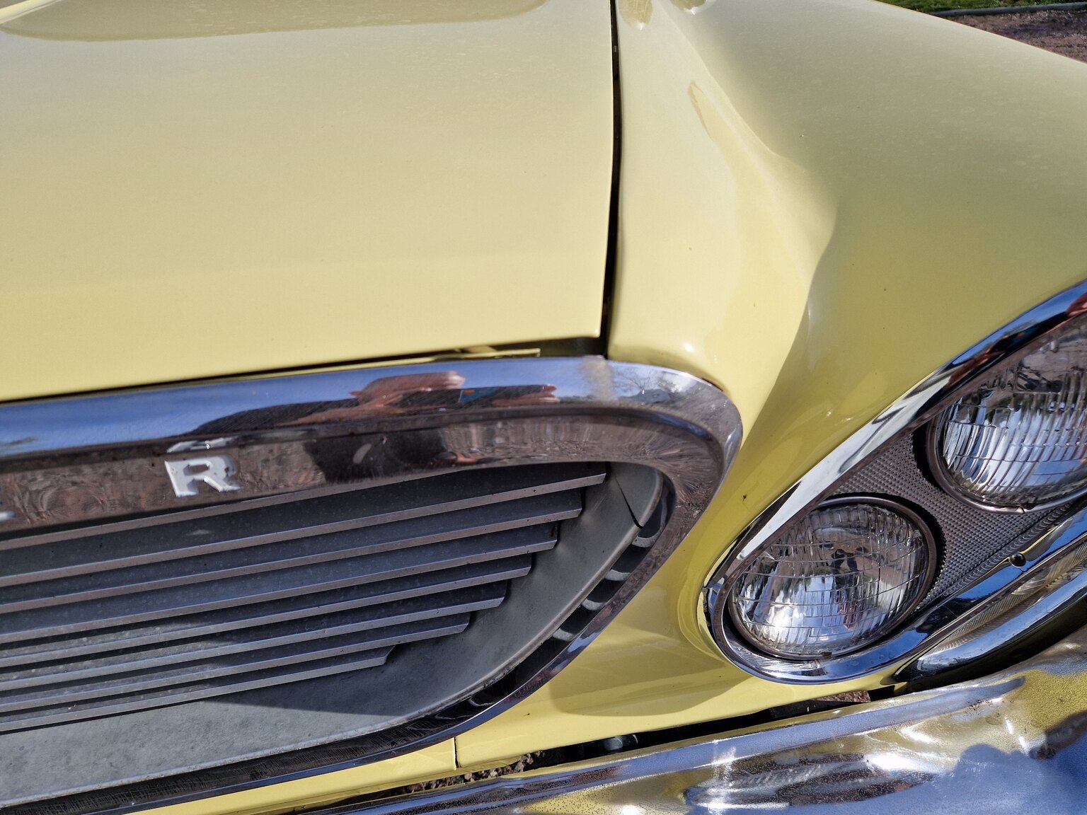Exterior image of 1961 Chrysler Windsor Coupé