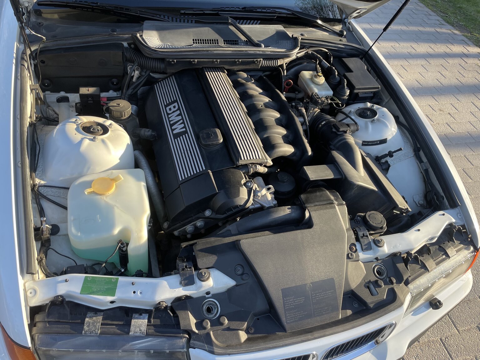 Image of 1995 BMW 328 iA Convertible mechanics