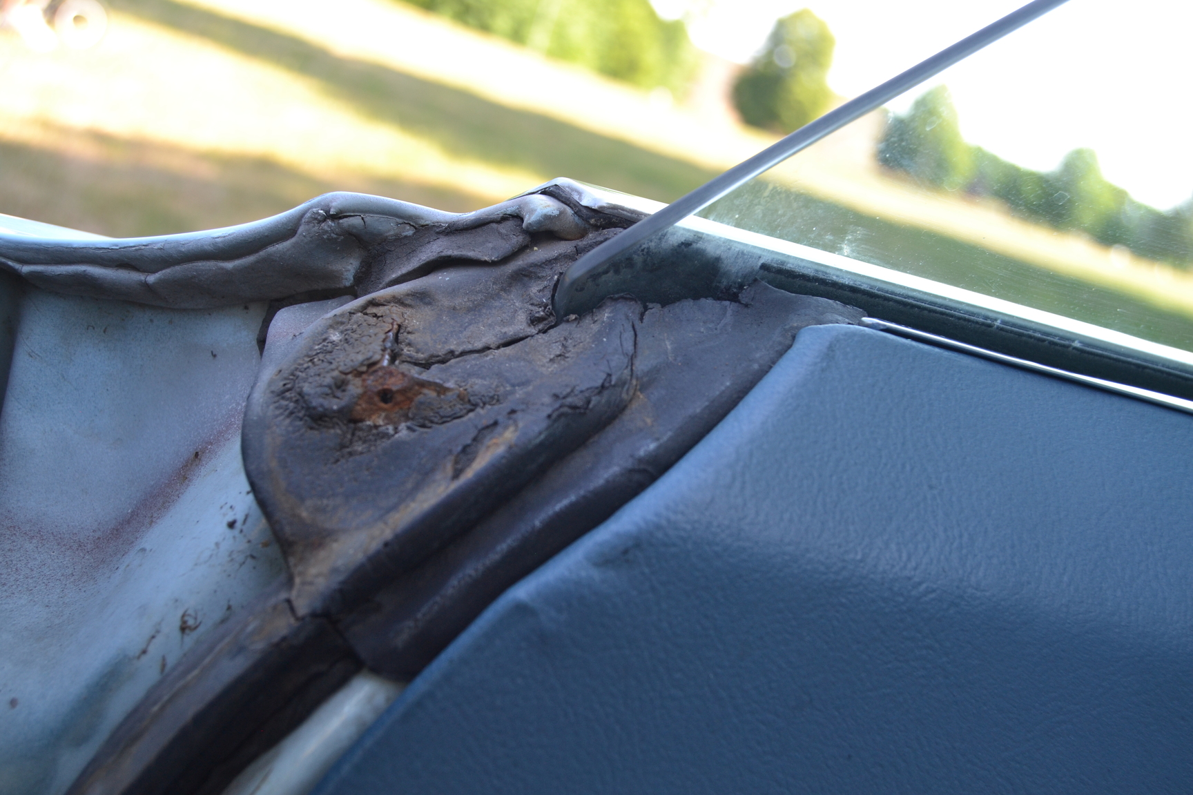 Interior image of 1970 Oldsmobile Ninety eight Convertible (50)