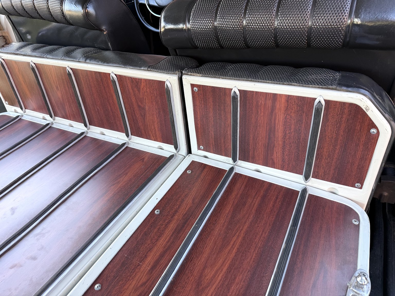 Interiörbild 1967 Mercedes-Benz 200D Safari