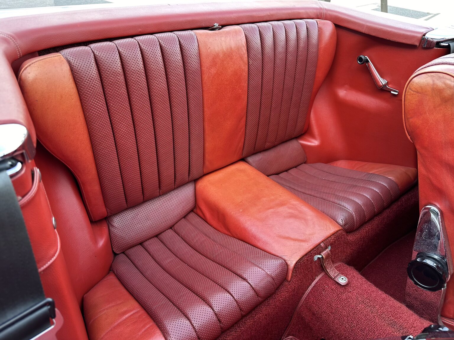 Interior image of 1972 Mercedes-Benz 350 SL