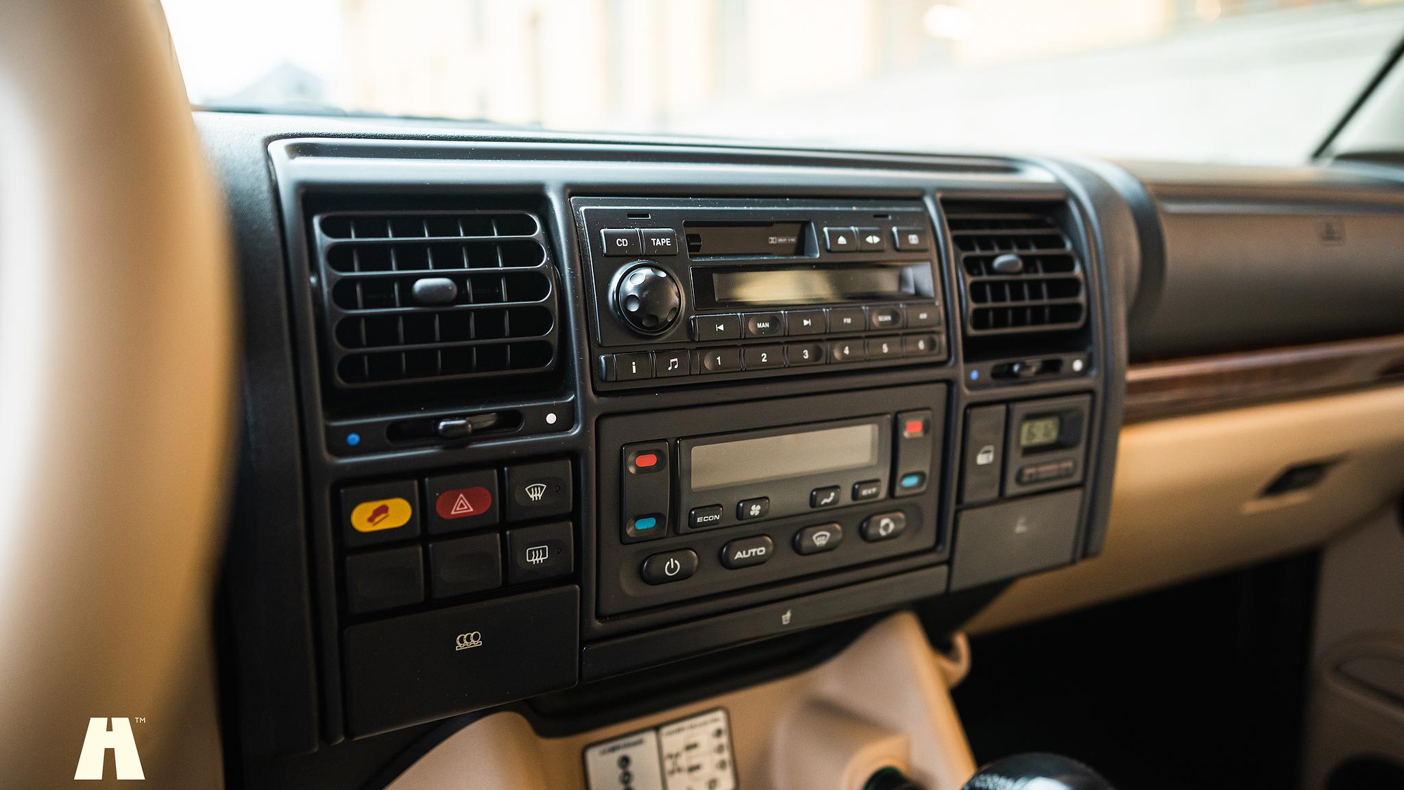 Interior image of 2003 Land Rover Discovery II, 2003