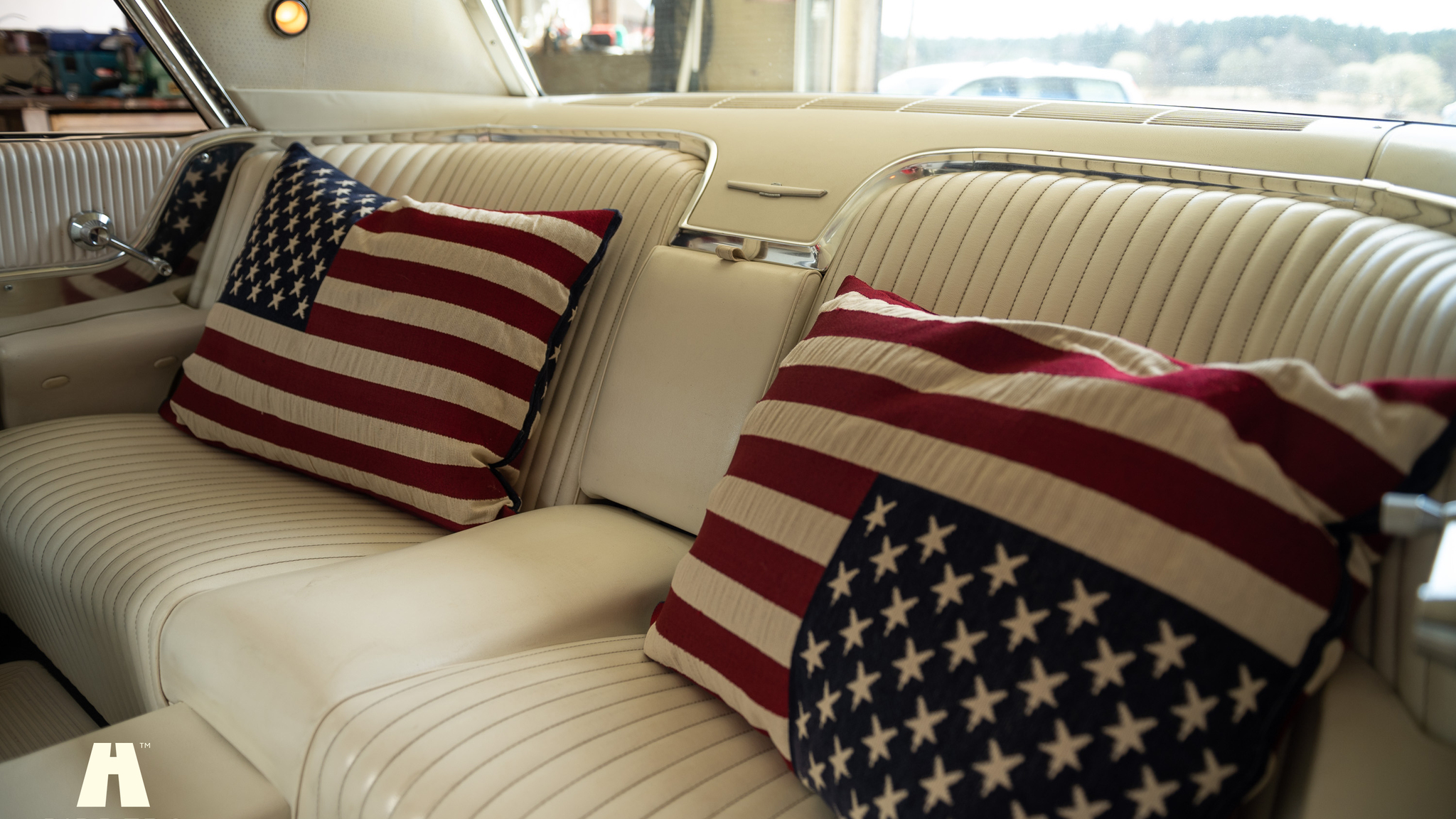 Interior image of 1964 Ford Thunderbird 6.4 HT (48)