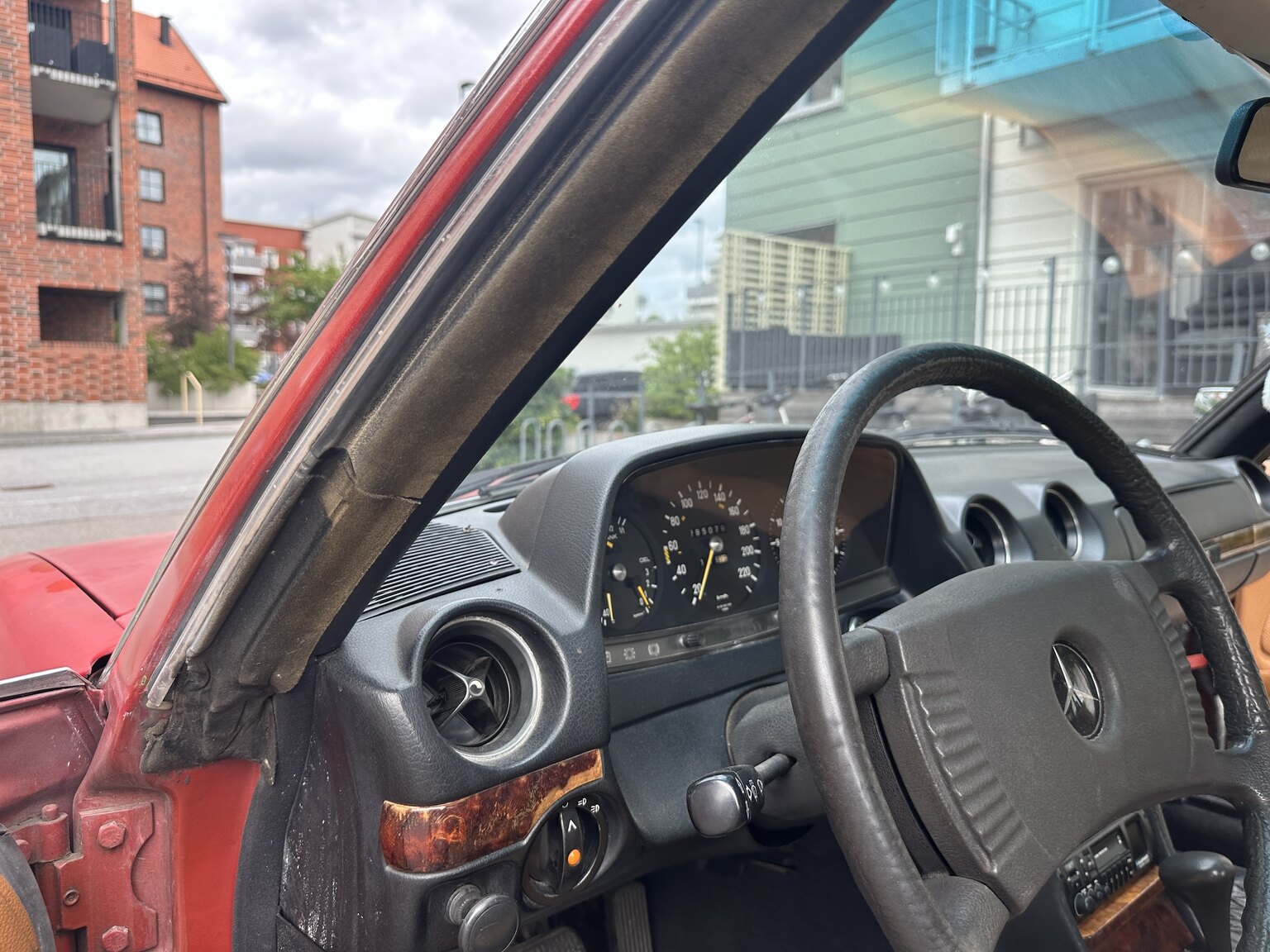 Innenraumfoto von 1977 Mercedes-Benz 280 CE