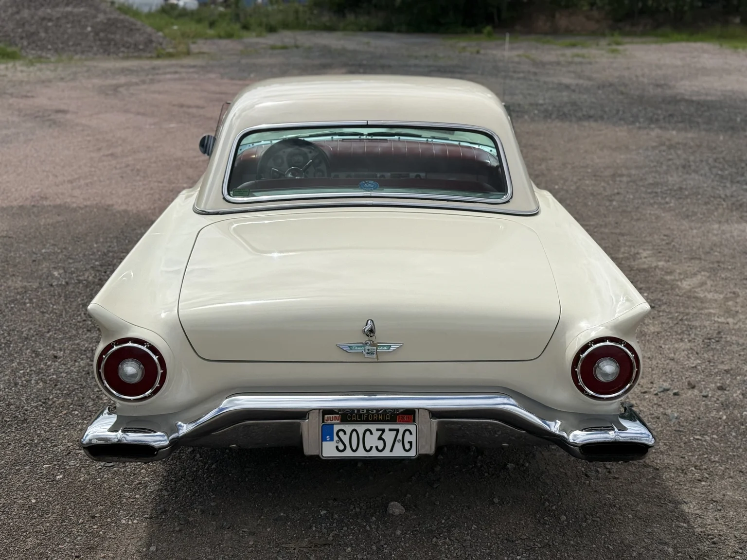 Exteriörbild på 1957 Ford Thunderbird (8)