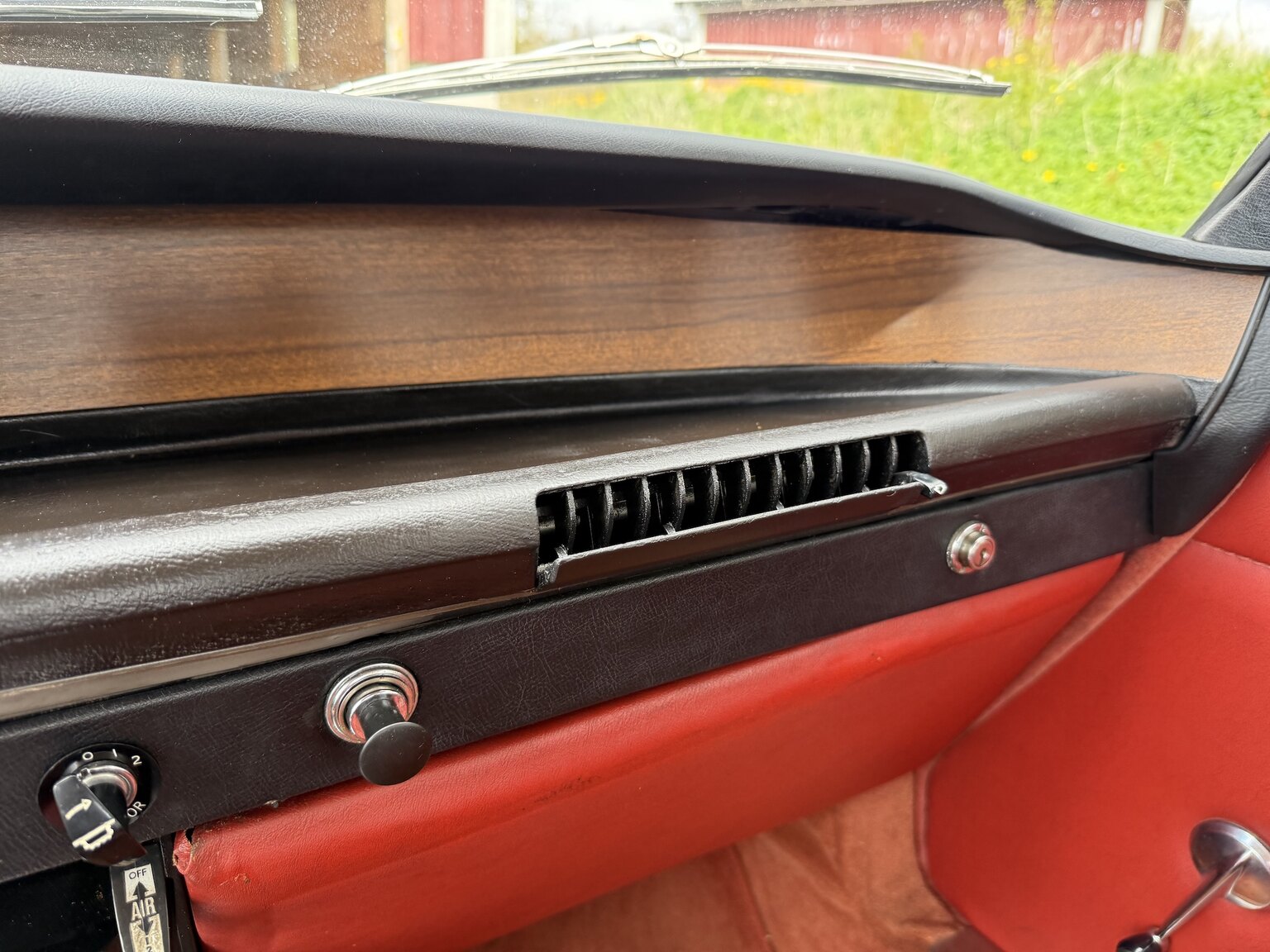 Interior image of 1967 Rover 2000 TC 2.0 OHC
