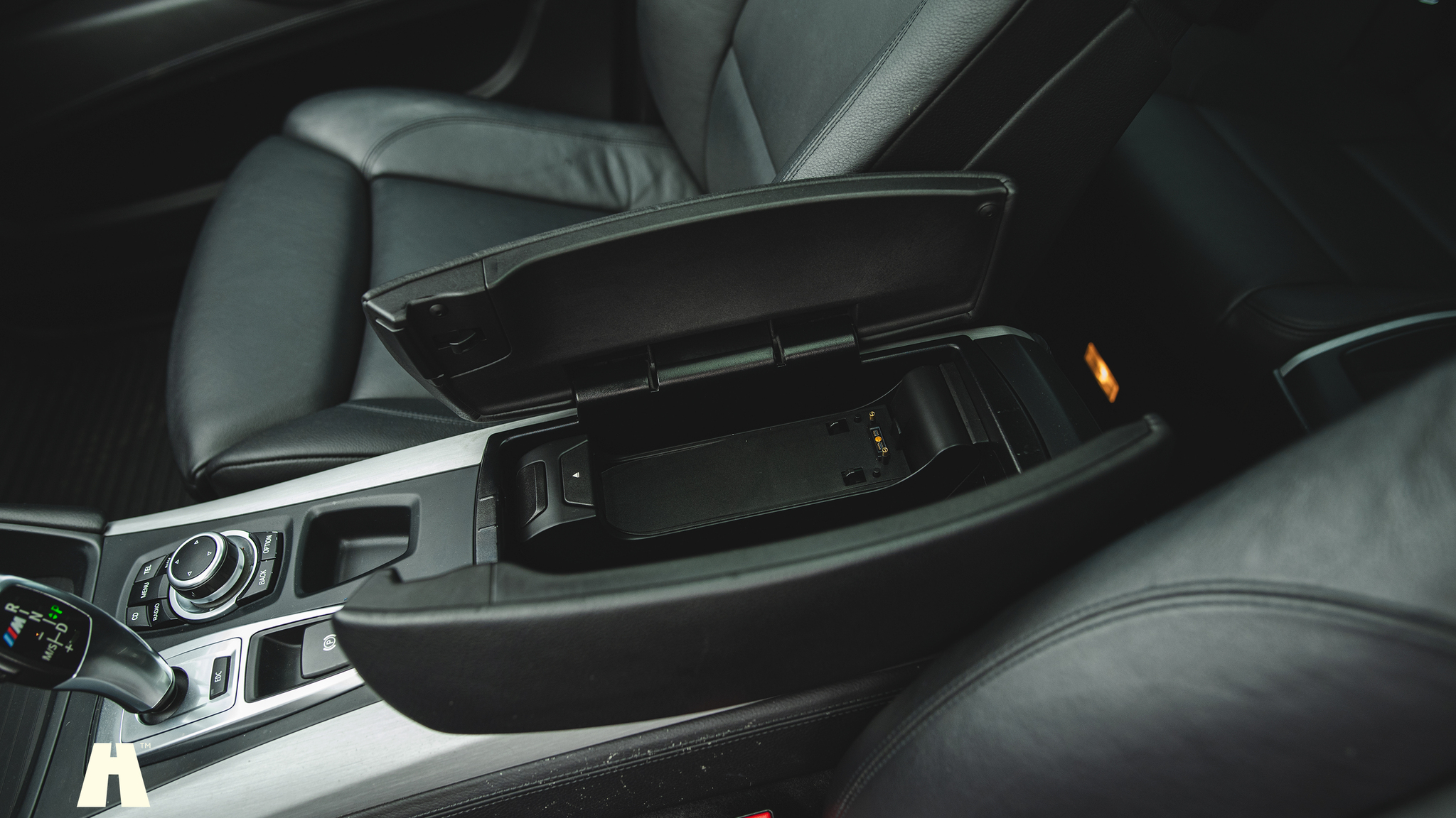 Innenraumfoto von 2010 BMW X6 M Ferrita 555HK (28)