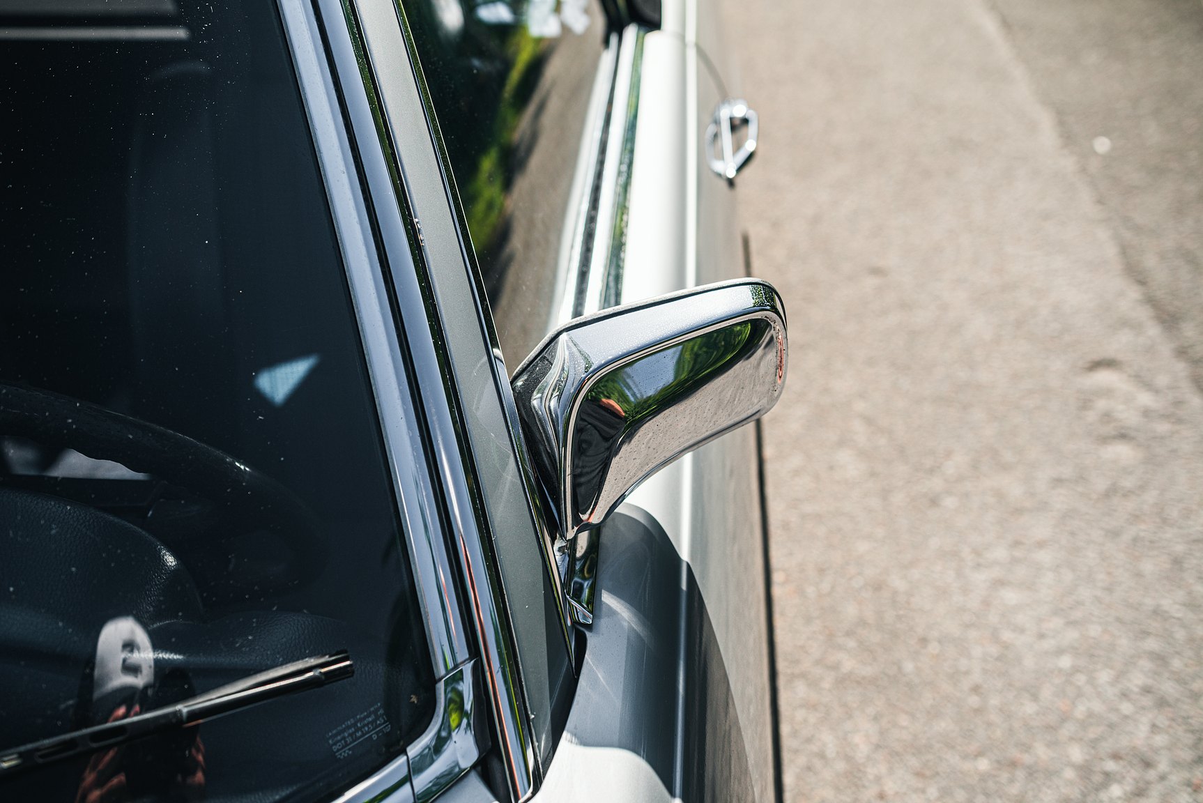 Exterior image of 1972 Mercedes-Benz 350 SL