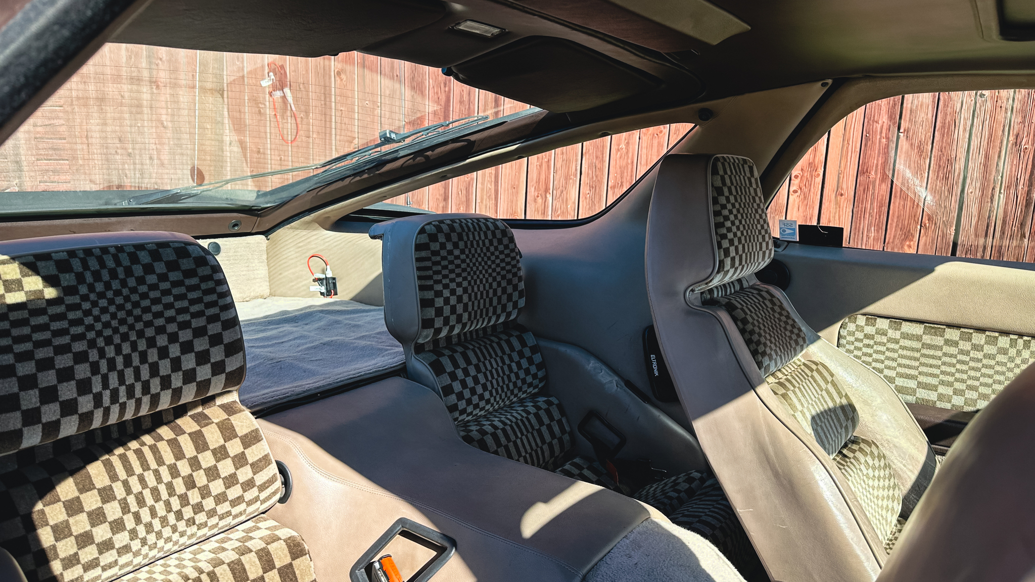 Interior image of 1983 Porsche 928 S (29)
