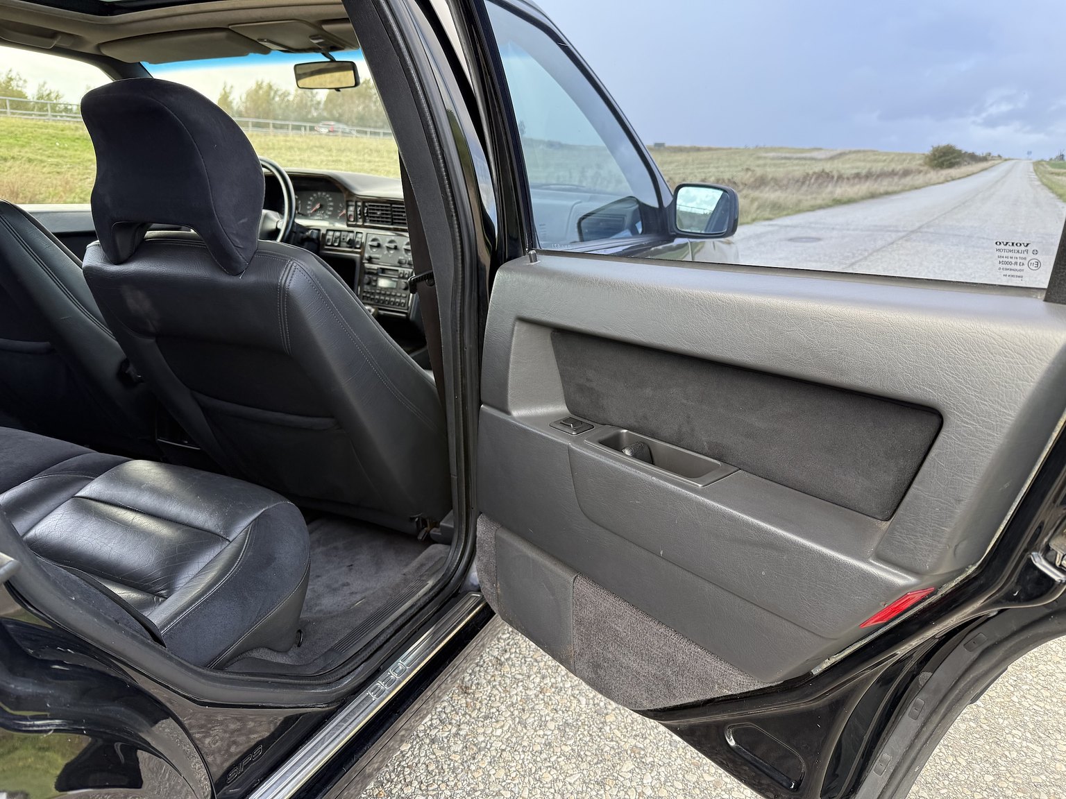 Interior image of 1995 VOLVO 855 T5R T-5R