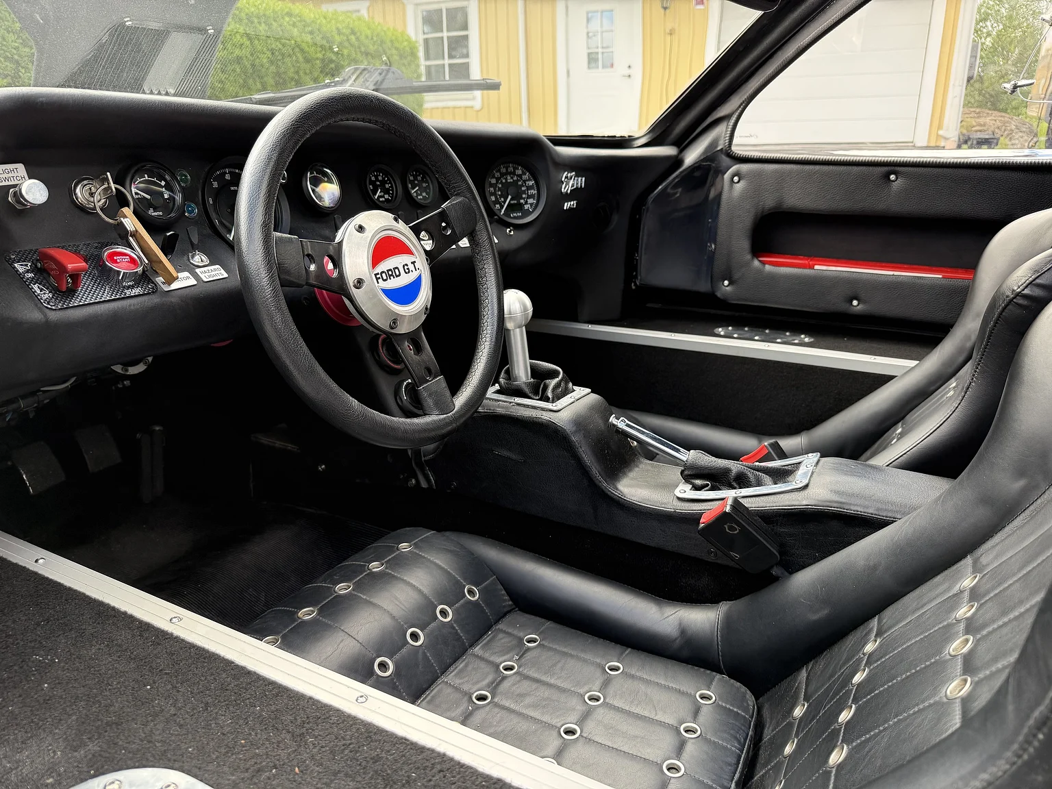 Innenraumfoto von 2024 Ford GT40 Tribute (17)