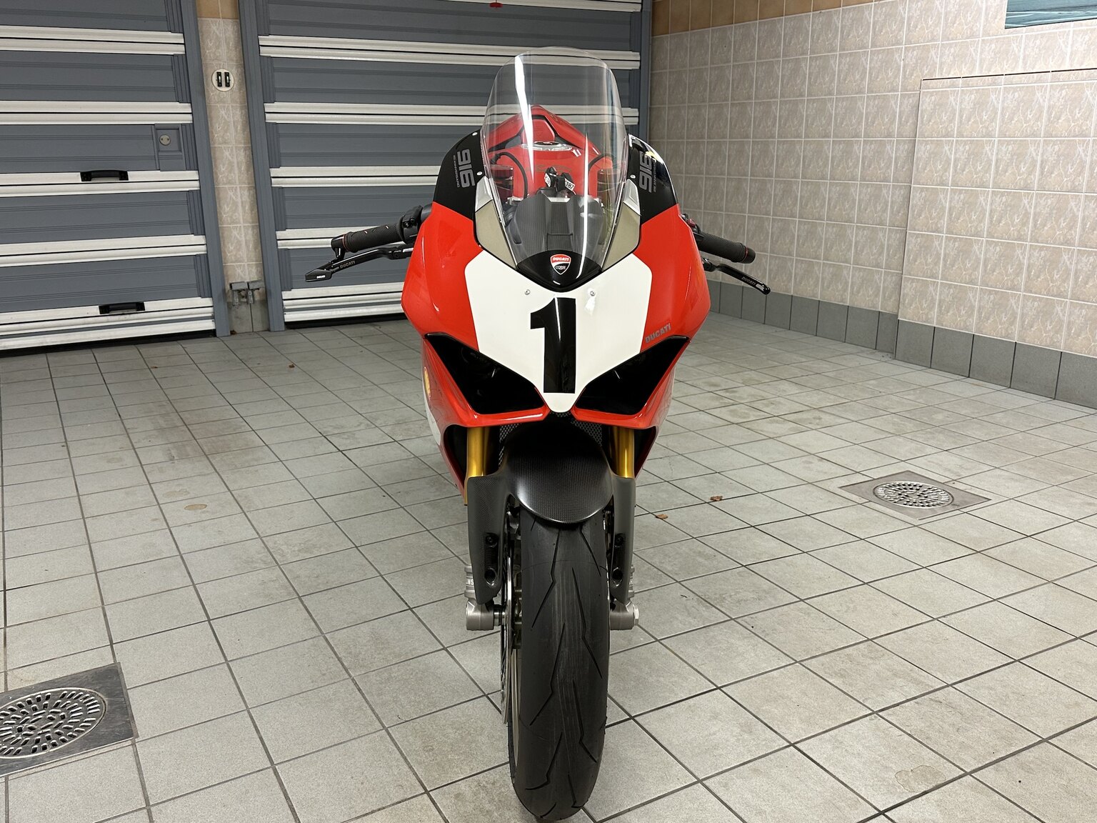 Exterior image of 2020 Ducati Panigale V4 25° Anniversario (13)