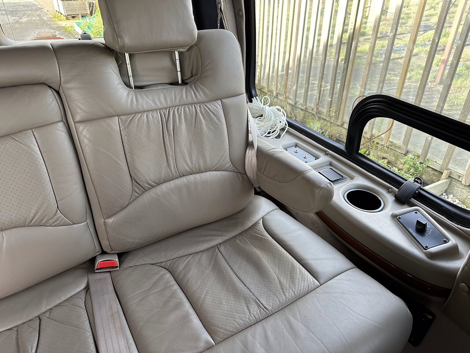 Interiörbild 2000 GMC Savana G1500 Conversion Van