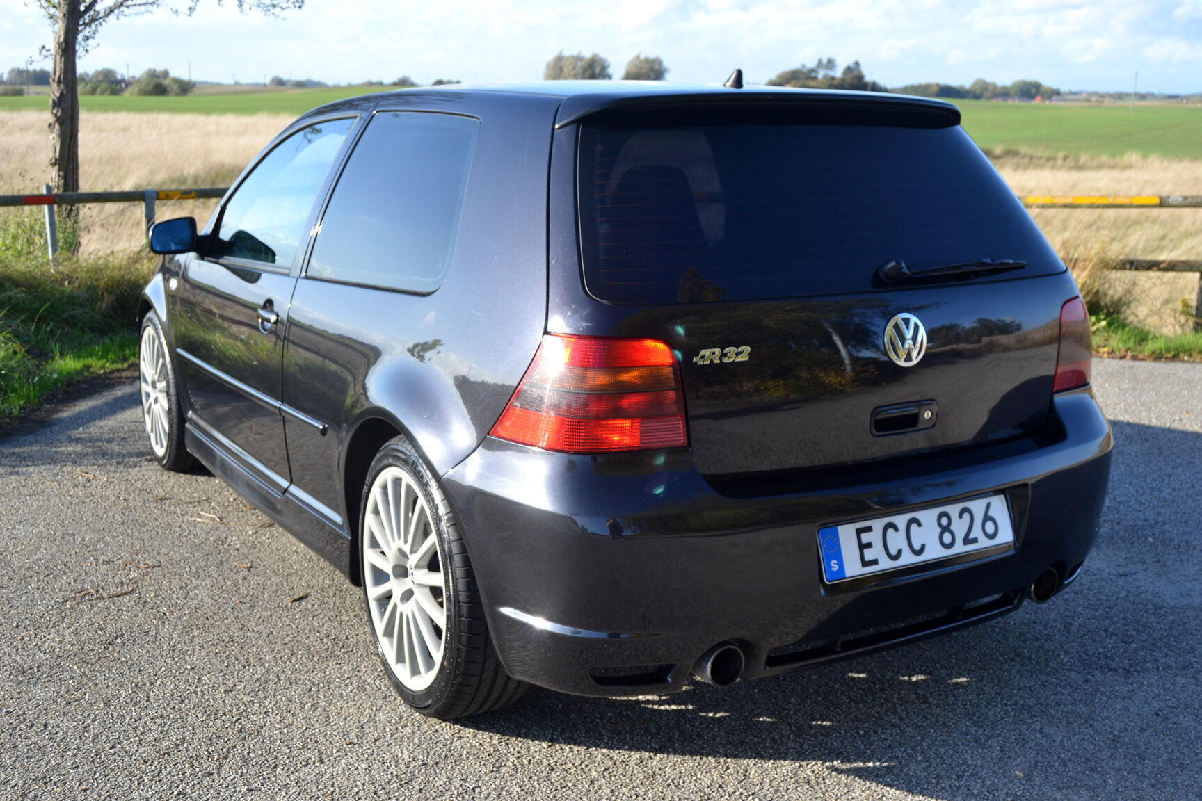 Exteriörbild på 2003 Volkswagen Golf R32 MK4 (8)