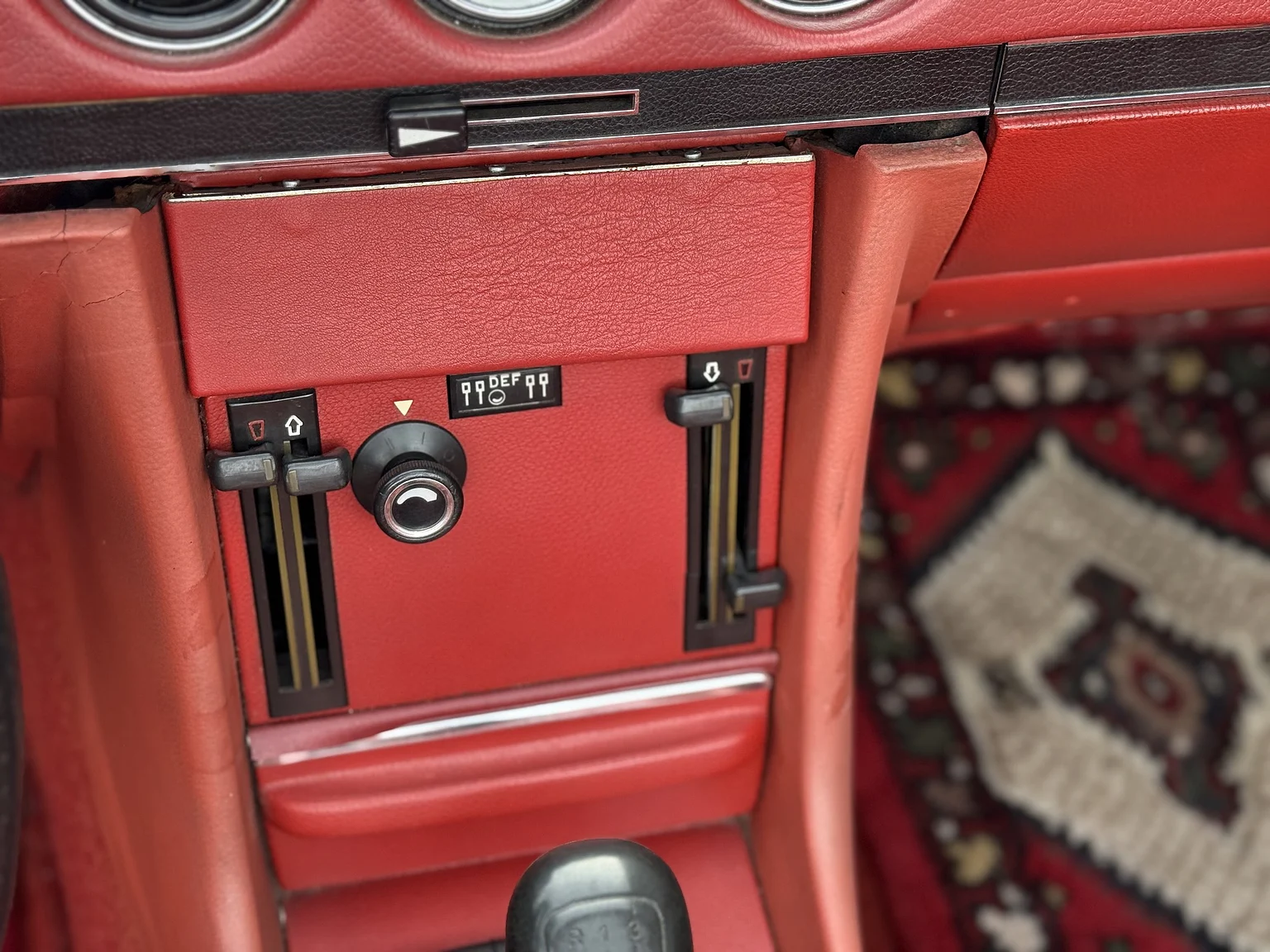 Innenraumfoto von 1973 Mercedes Benz 350 SL  (13)