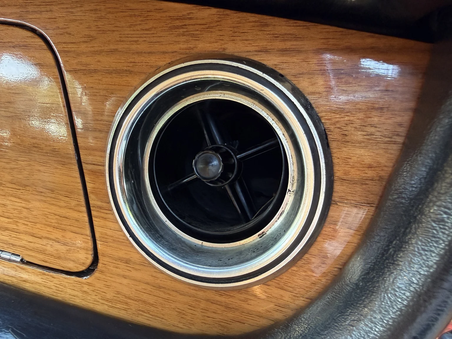 Innenraumfoto von 1970 Jaguar XJ12 Performance (70)