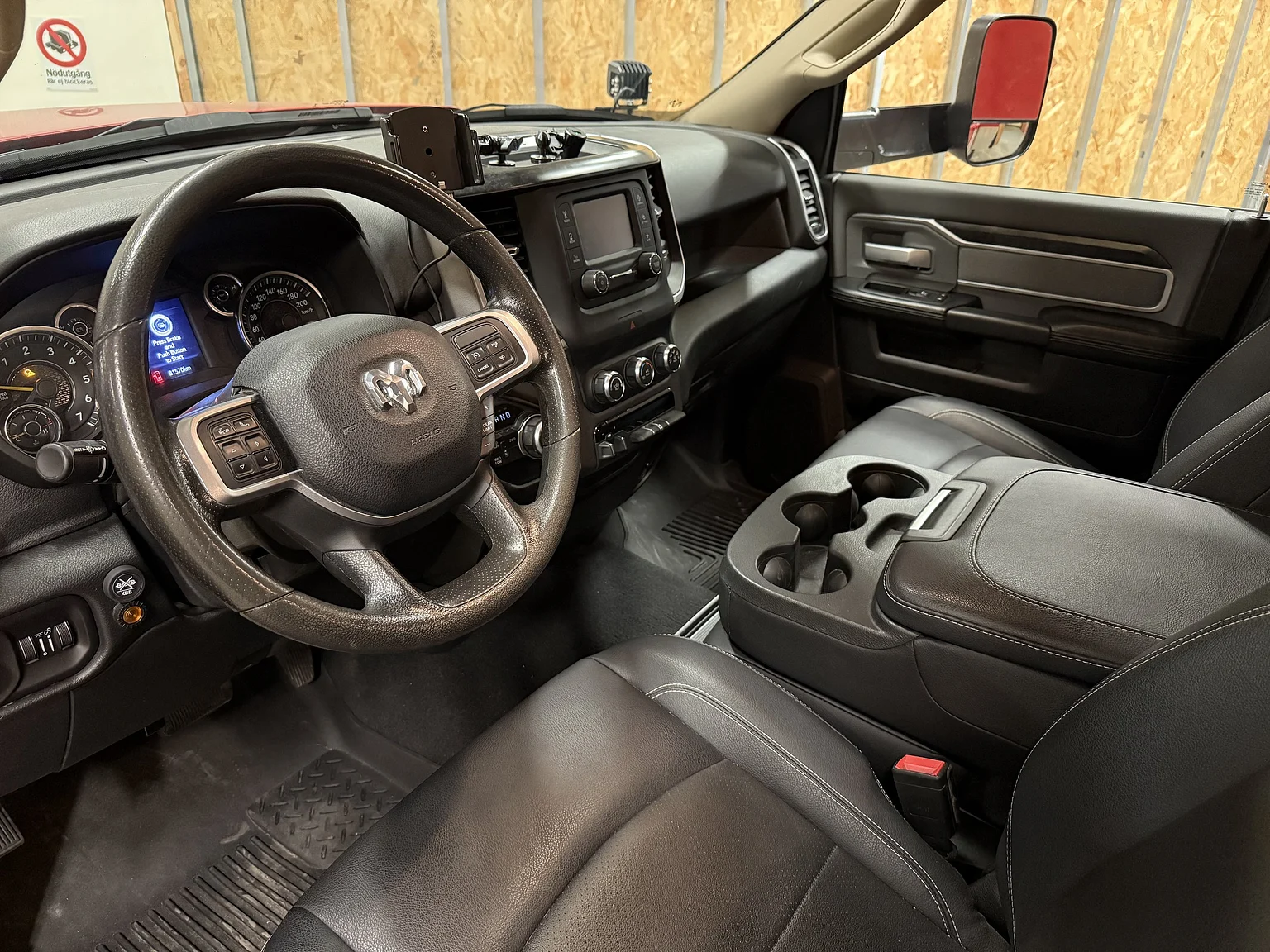 Interiörbild 2020 Dodge Ram 2500 Overland (16)